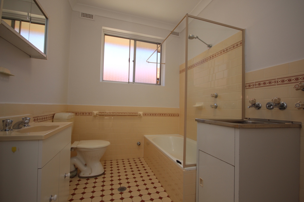 9 / 35 Henley Road, Homebush West