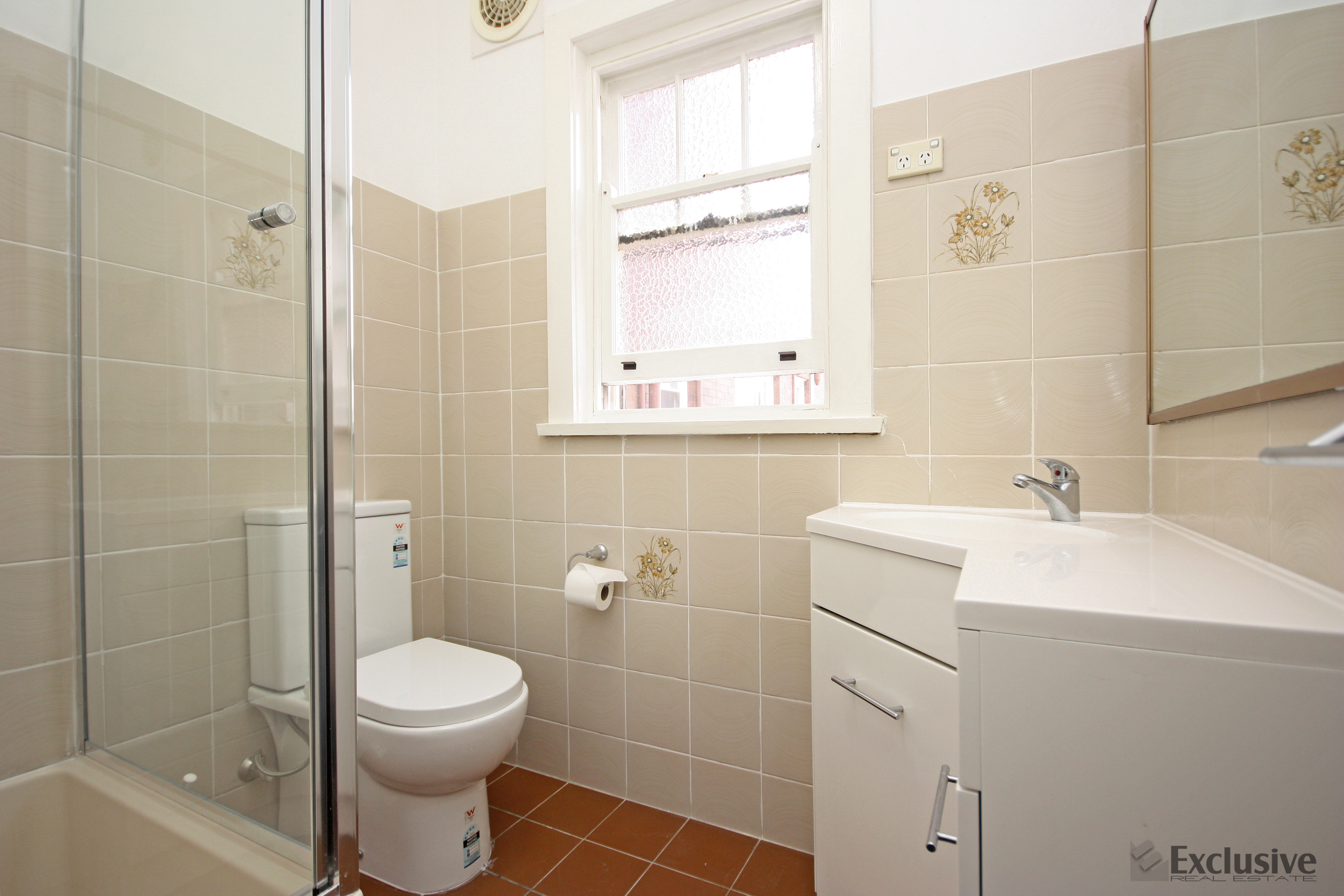 5 / 8 Loftus Crescent, Homebush