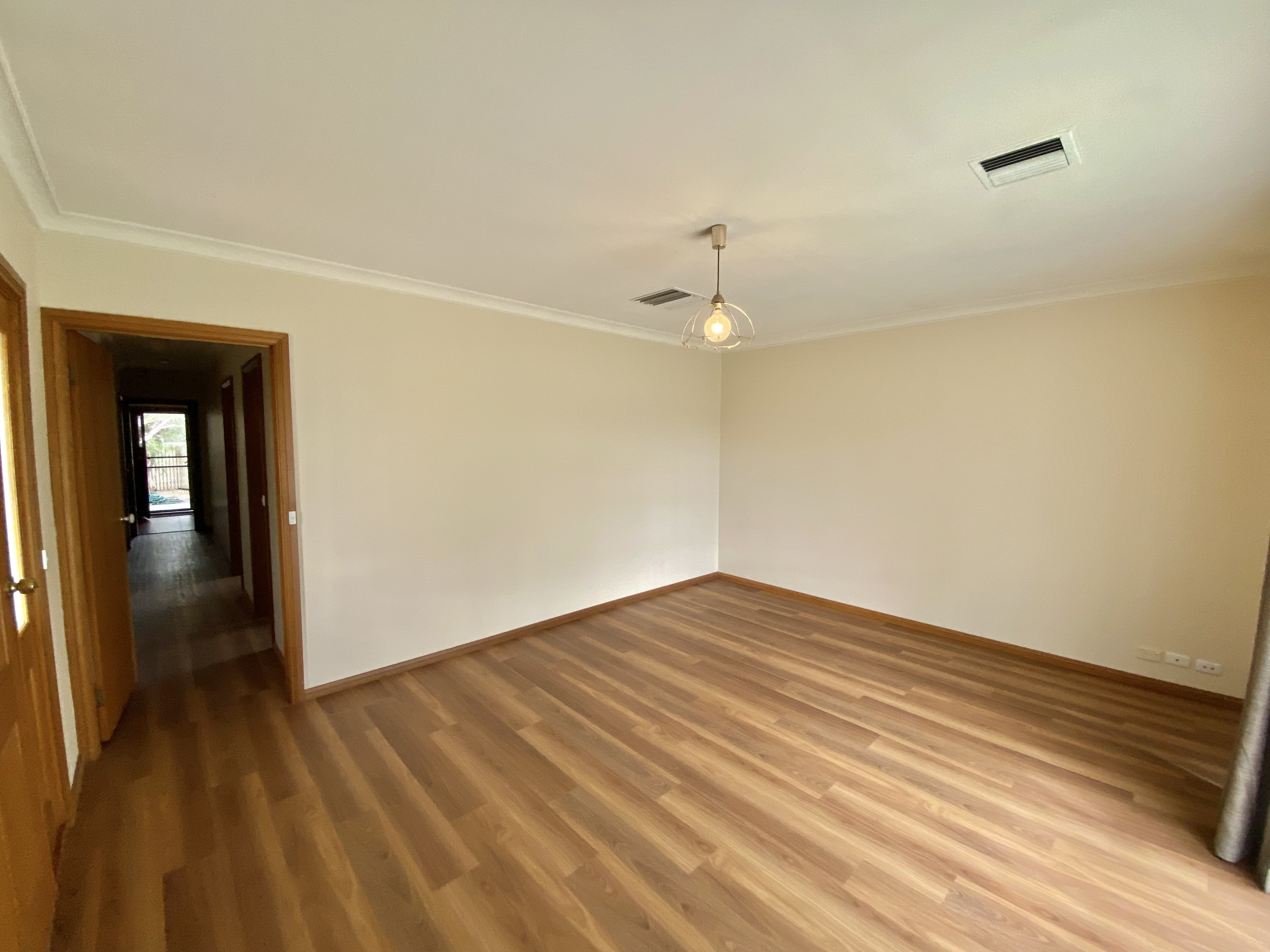 1 / 2 Pelican Court, Wangaratta