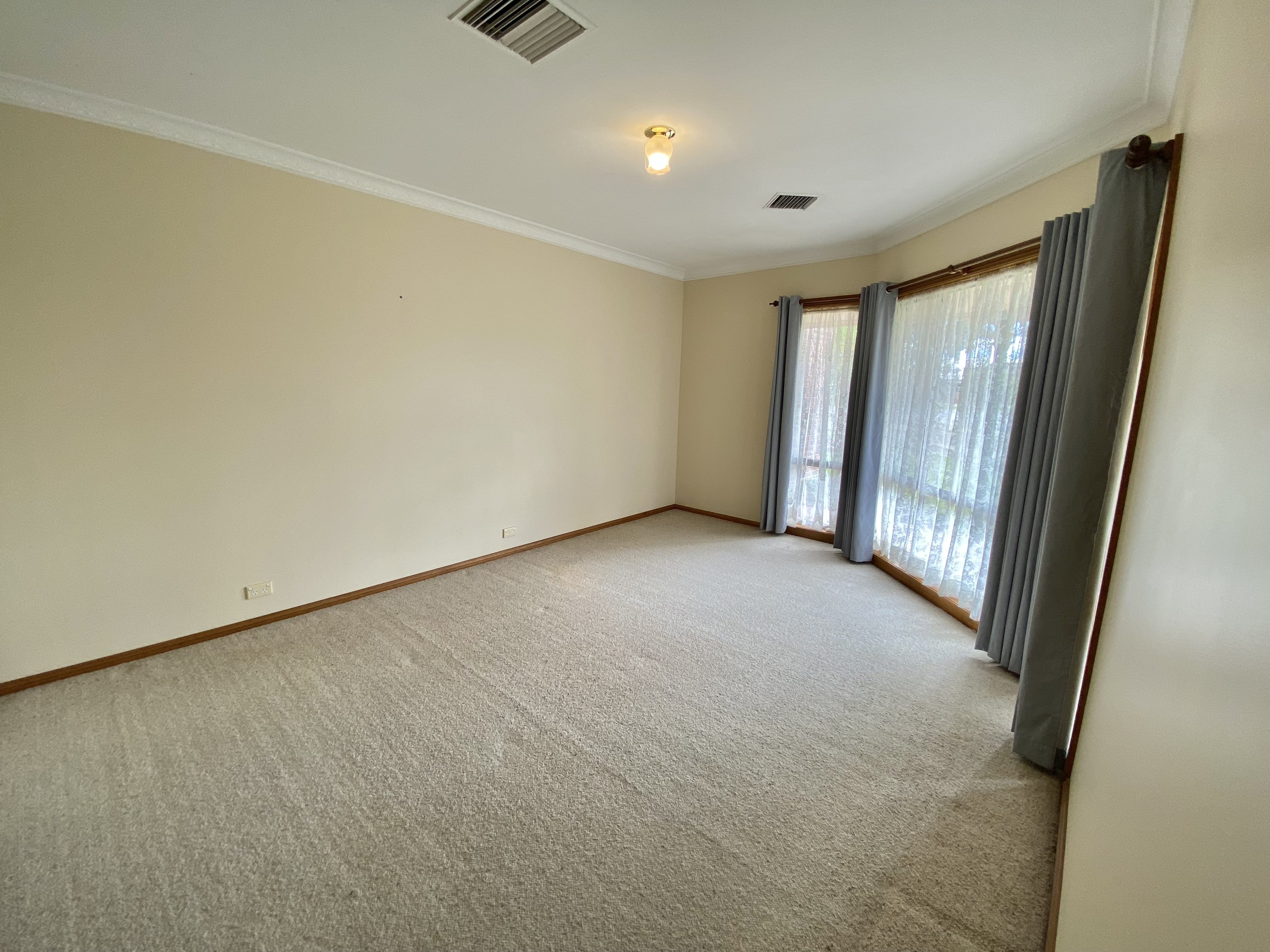 1 / 2 Pelican Court, Wangaratta
