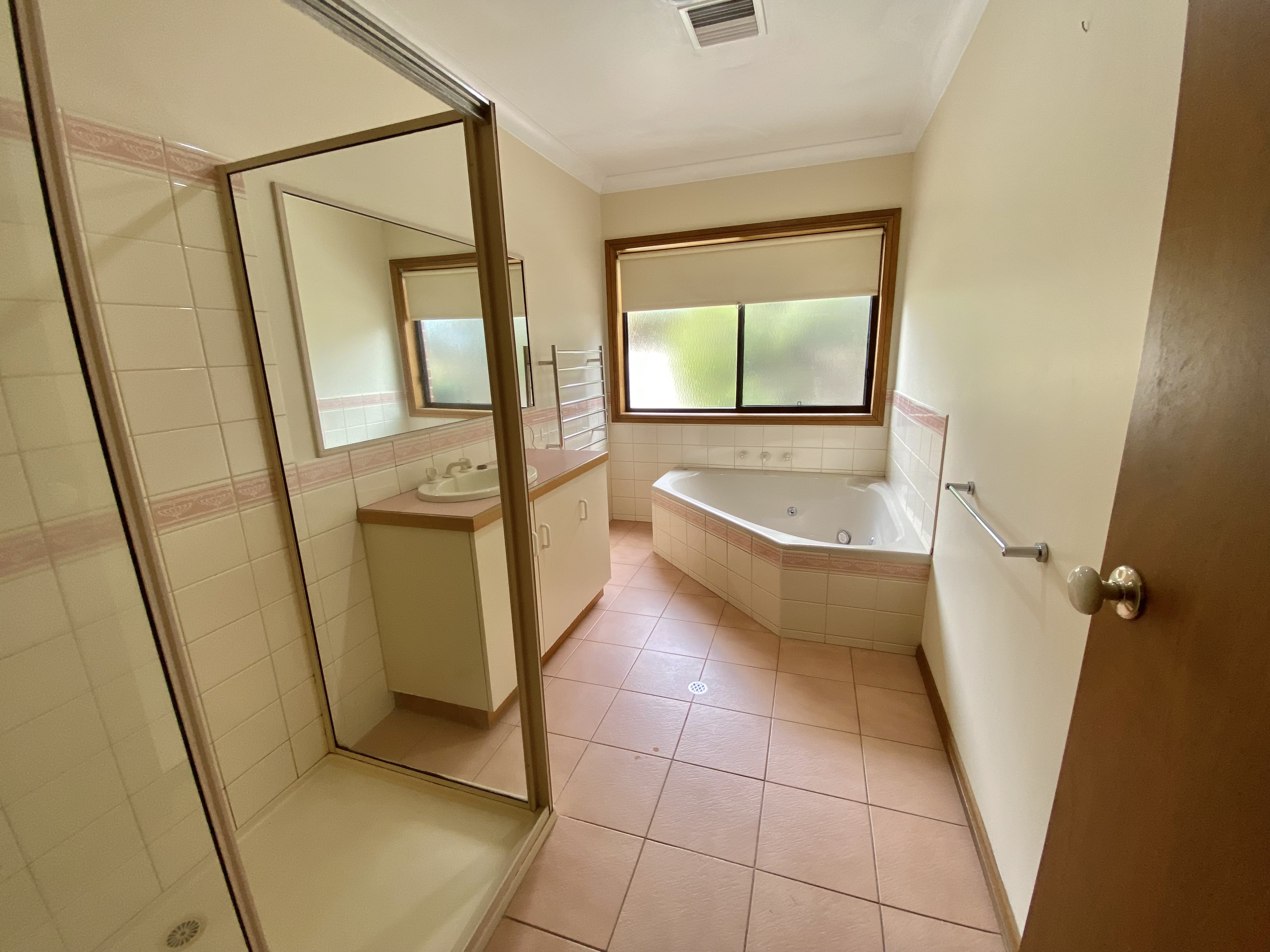 1 / 2 Pelican Court, Wangaratta