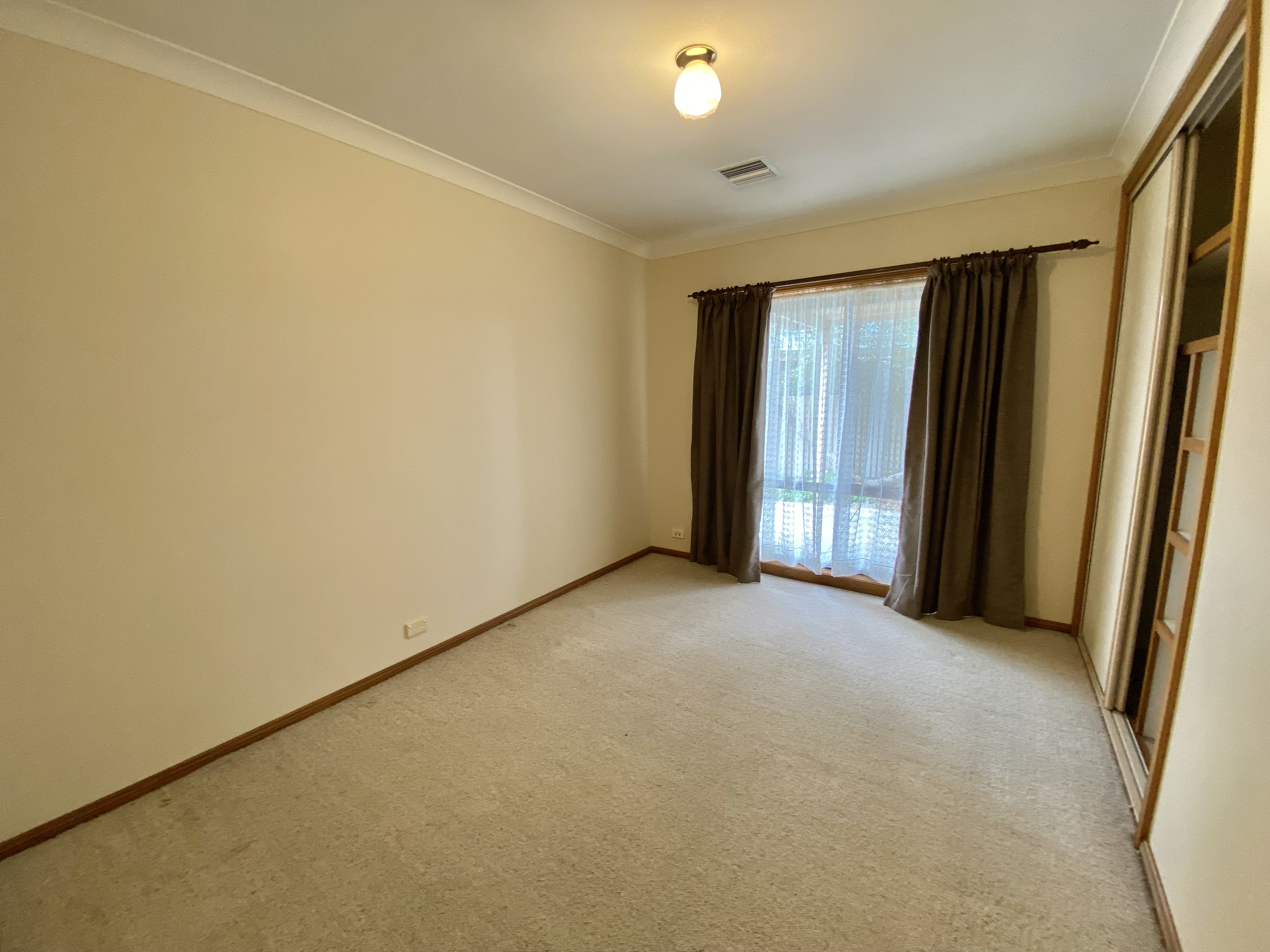 1 / 2 Pelican Court, Wangaratta