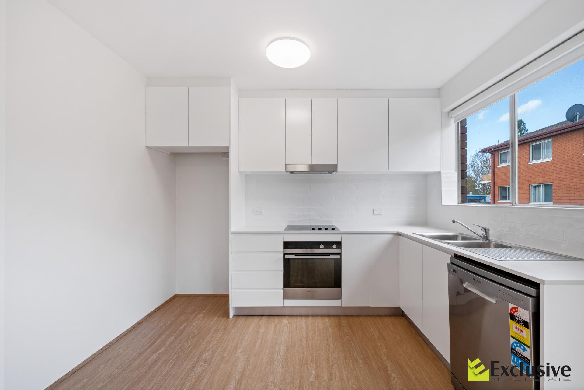 3 / 2 Macintosh Street, Mascot