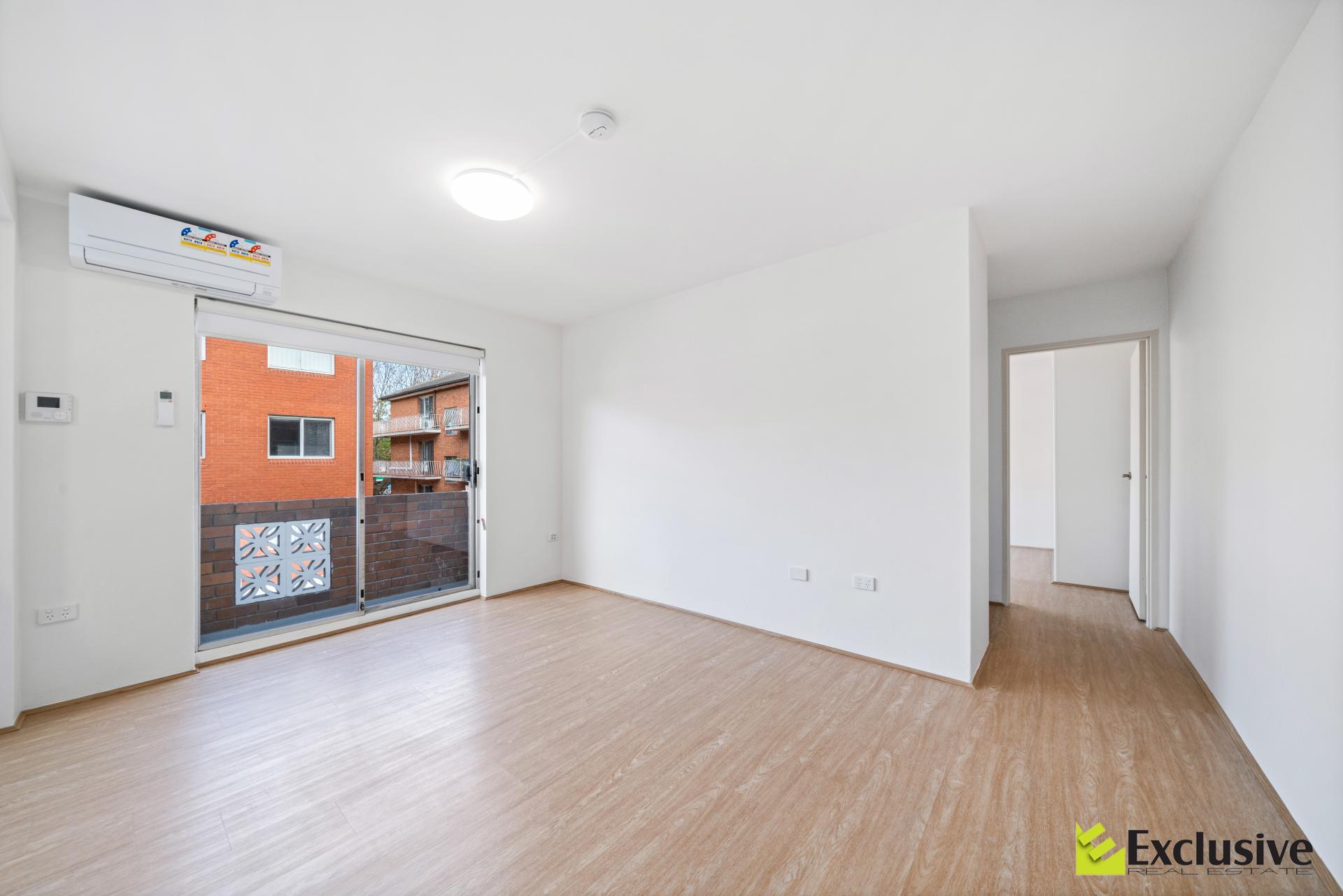 3 / 2 Macintosh Street, Mascot