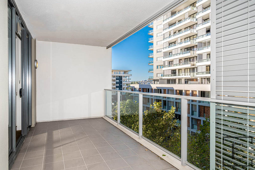 605 / 80 Rider Boulevard, Rhodes