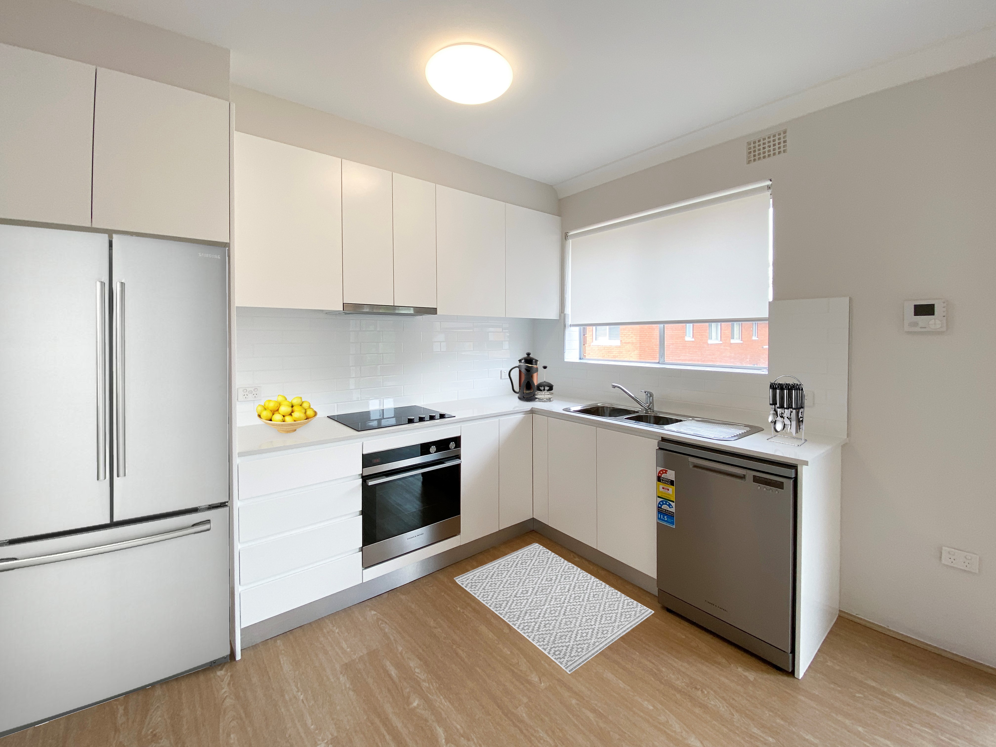 9 / 2 Macintosh Street, Mascot