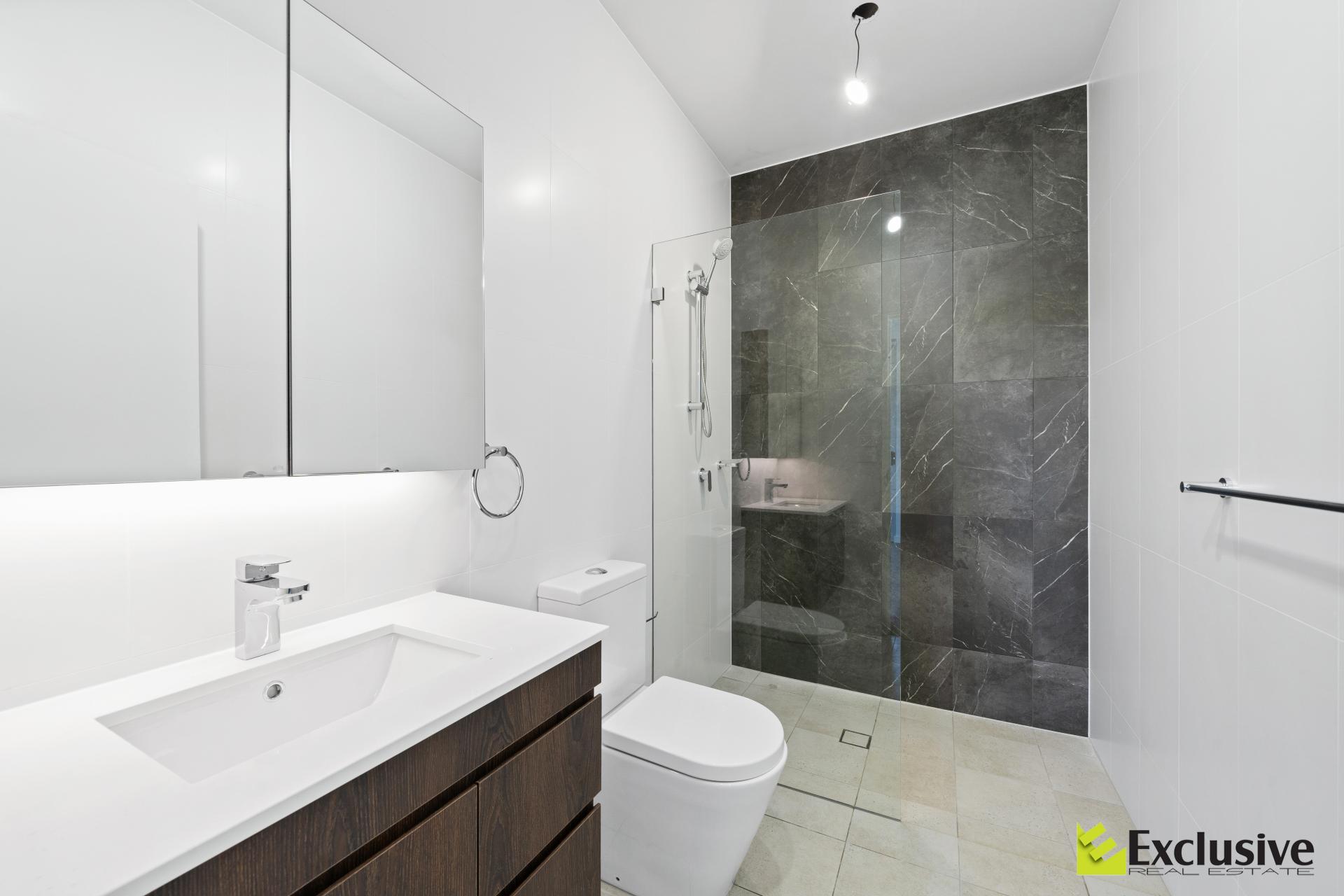 A208 / 98 Lakeside Parade, Jordan Springs