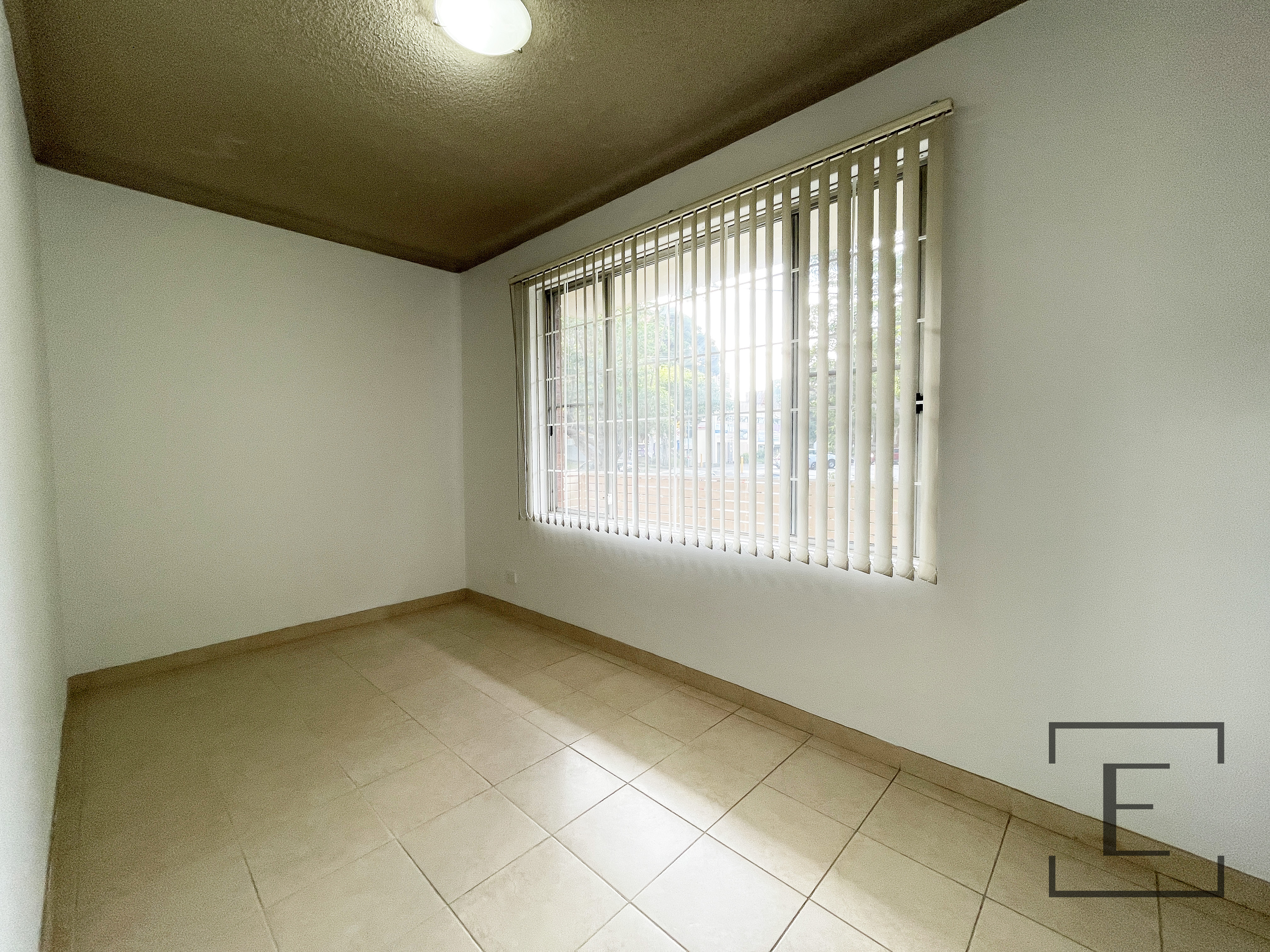 2 / 2 Exeter Road, Homebush West