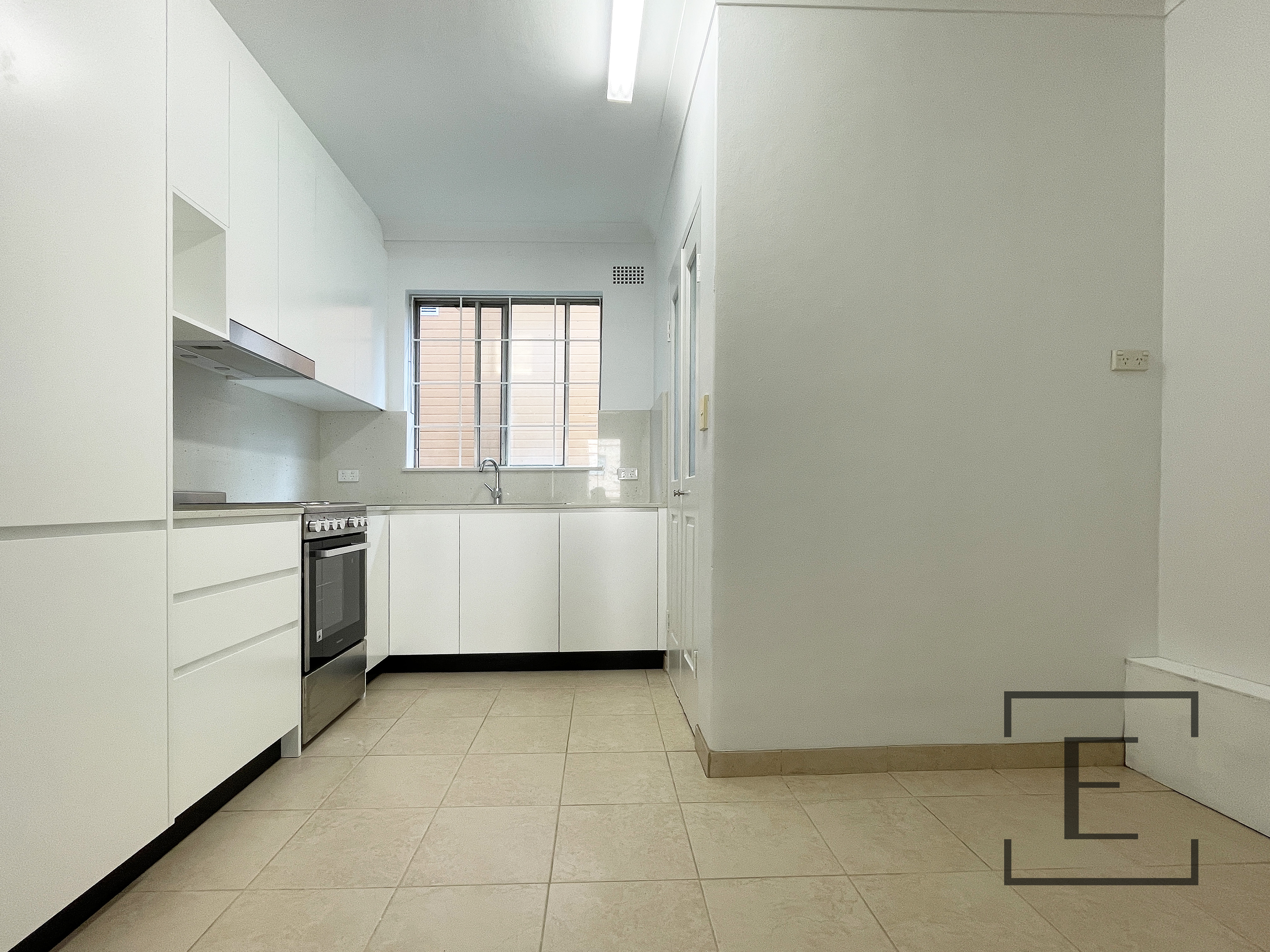 2 / 2 Exeter Road, Homebush West