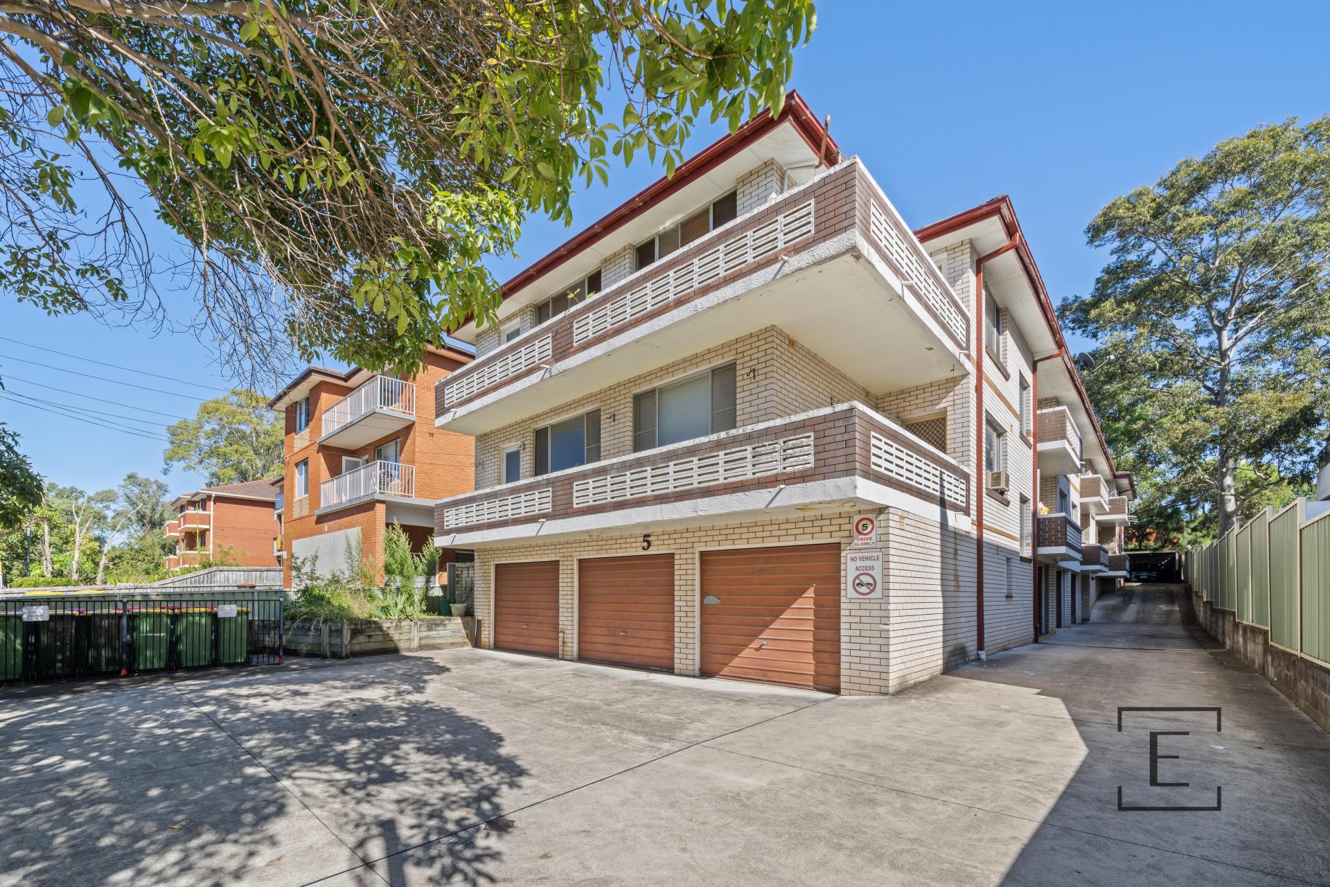 4 / 5 Hampstead Road, Homebush West