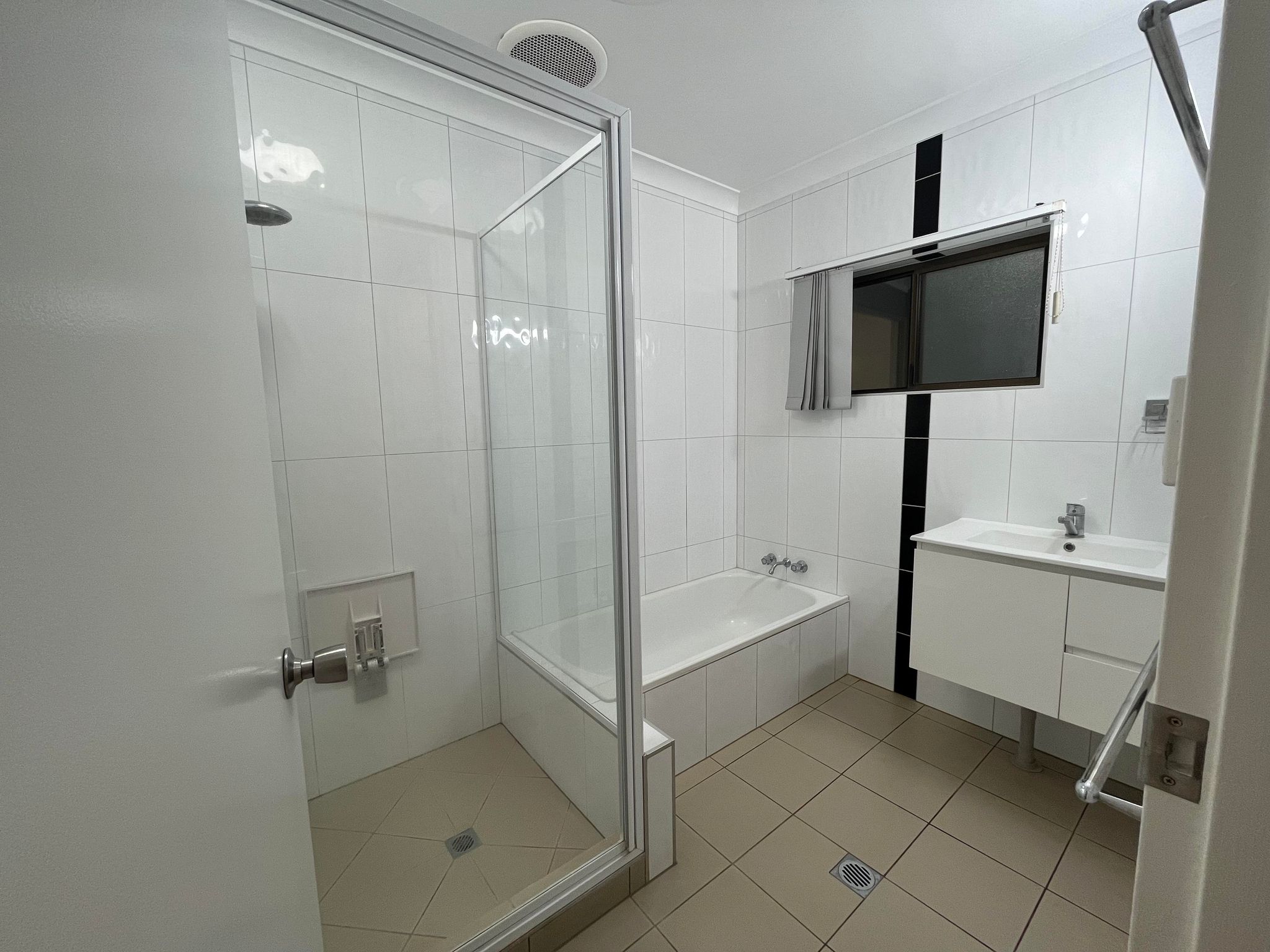 11 Turner Avenue, Atherton