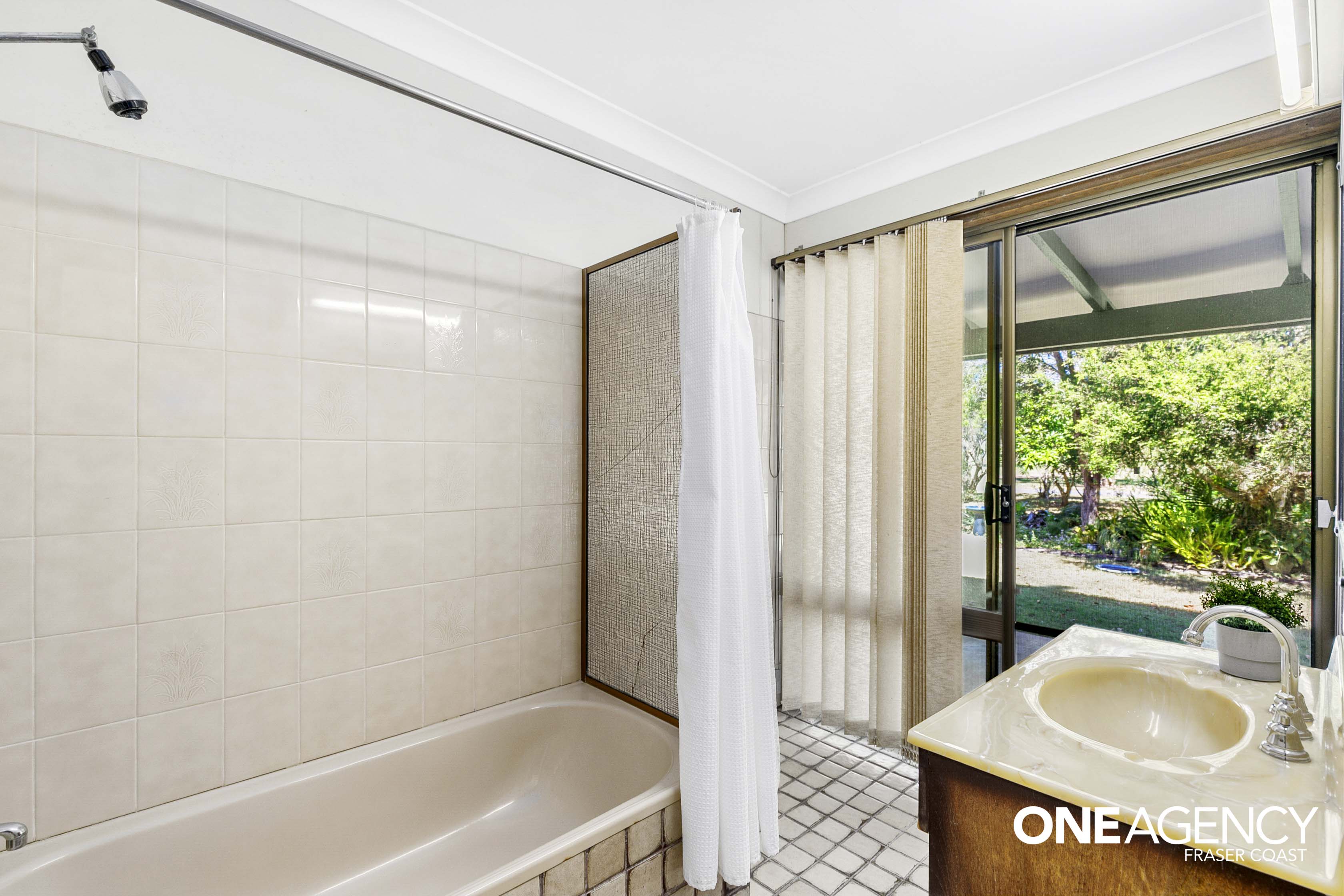 18 Senor Avenue, Urangan