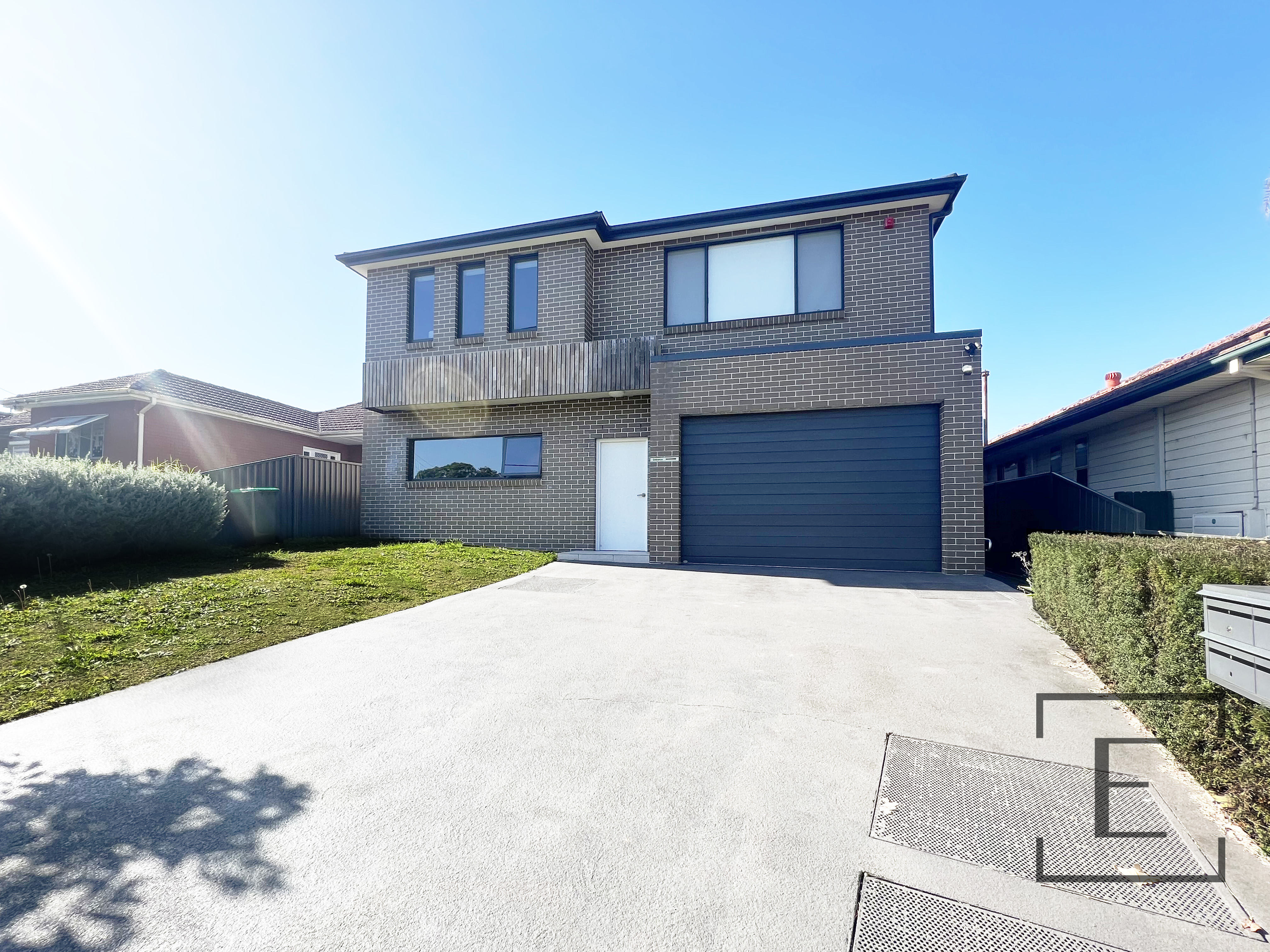 4 Rippon Avenue, Dundas