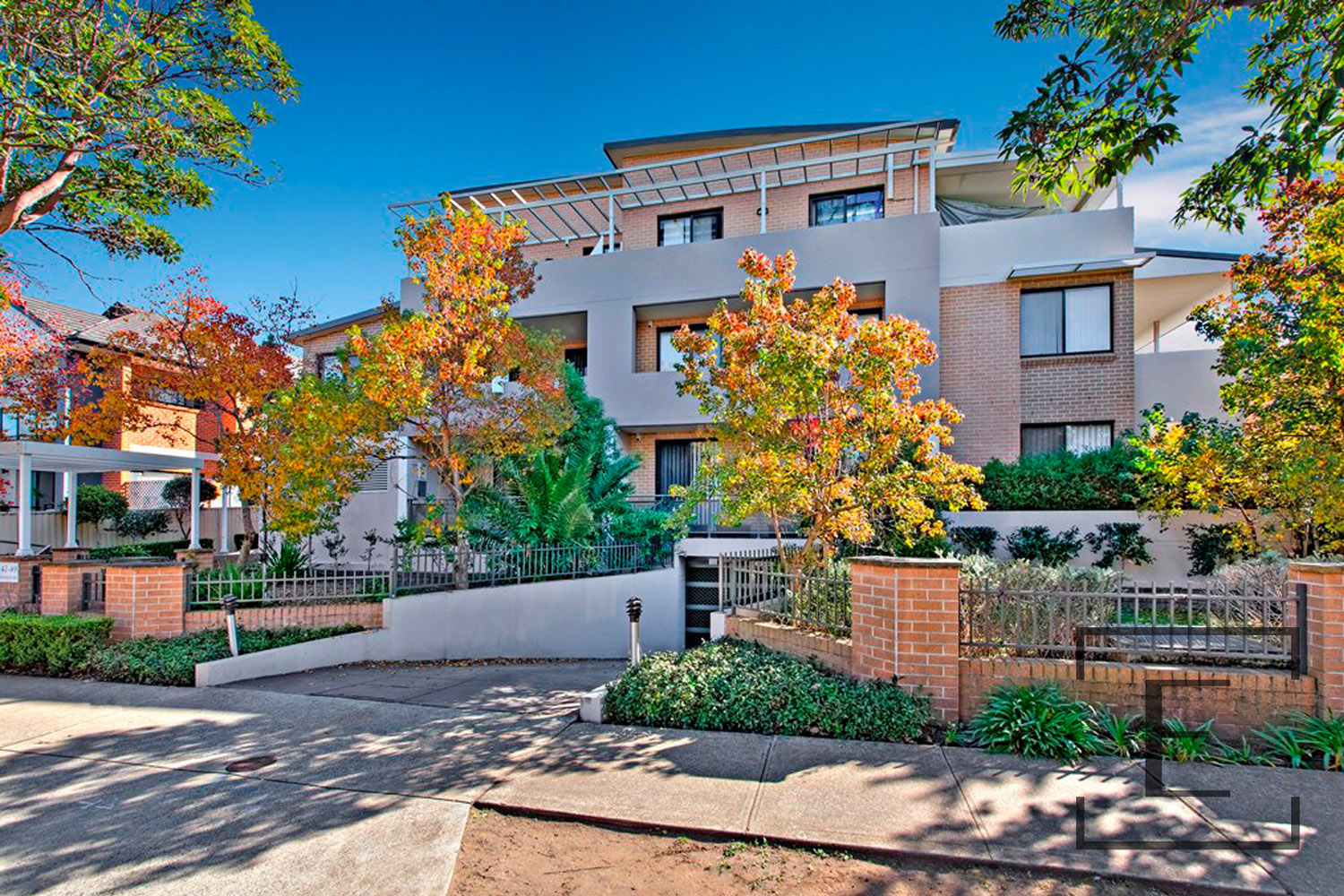 8 / 47 Henley Road, Homebush West