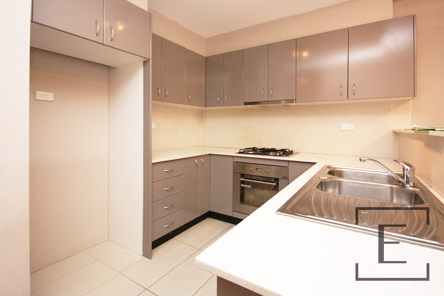 8 / 47 Henley Road, Homebush West