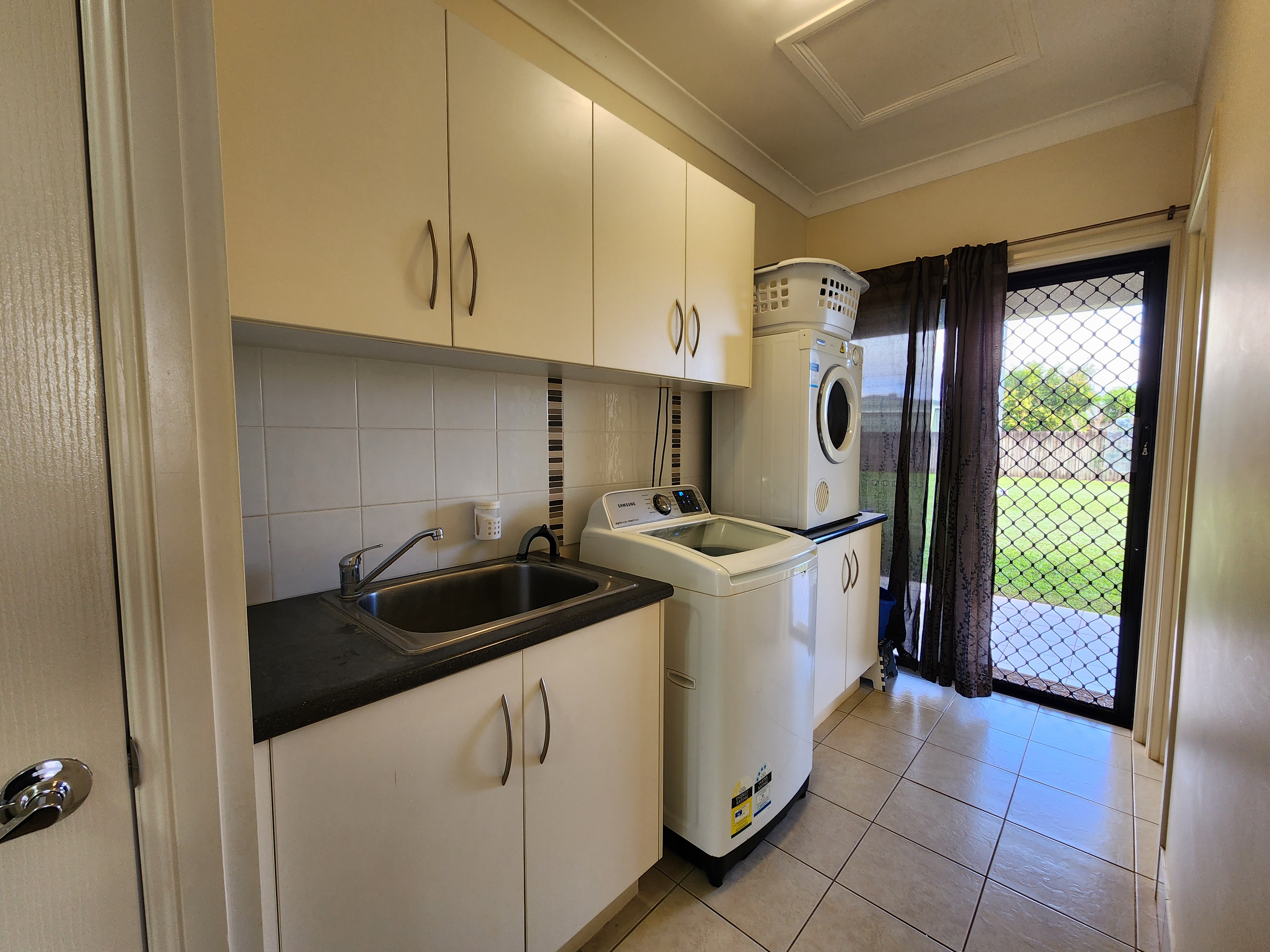 38 Neal Street, Atherton