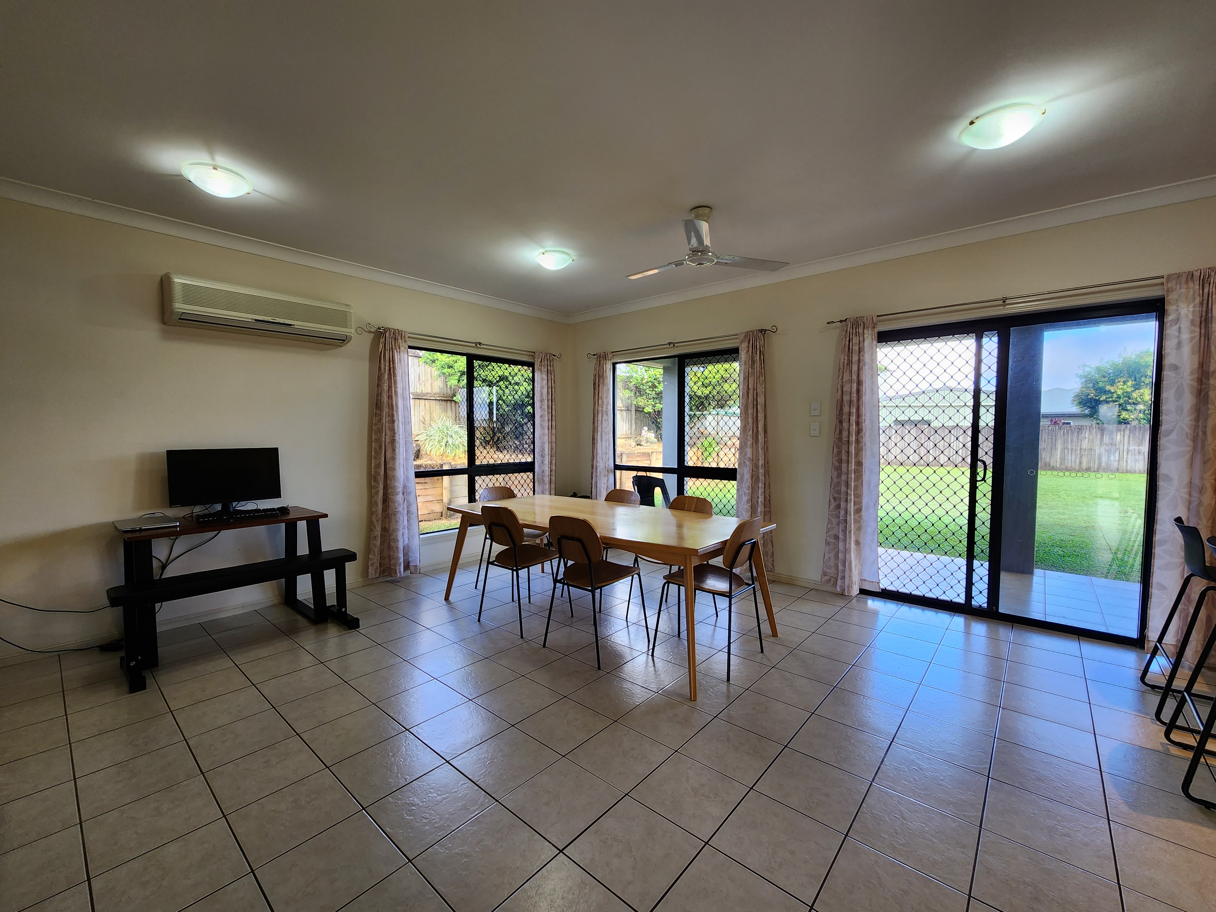 38 Neal Street, Atherton