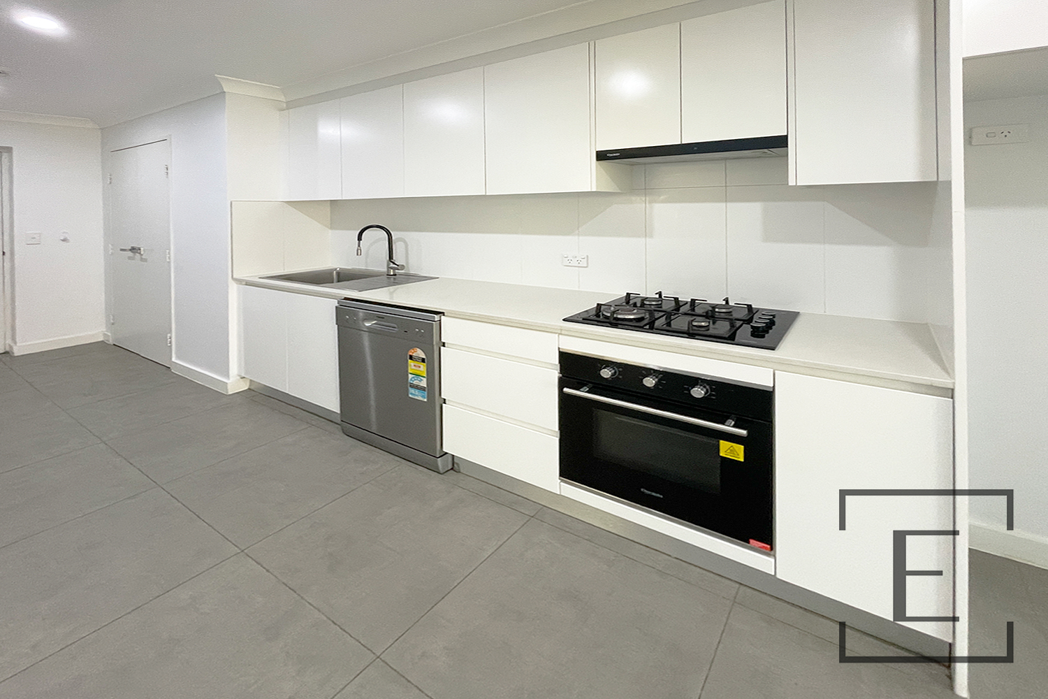 1 / 28 Lydbrook Street, Westmead