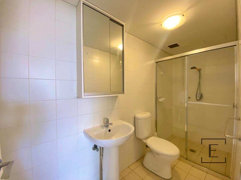 302E / 138 Carillon Avenue, Newtown