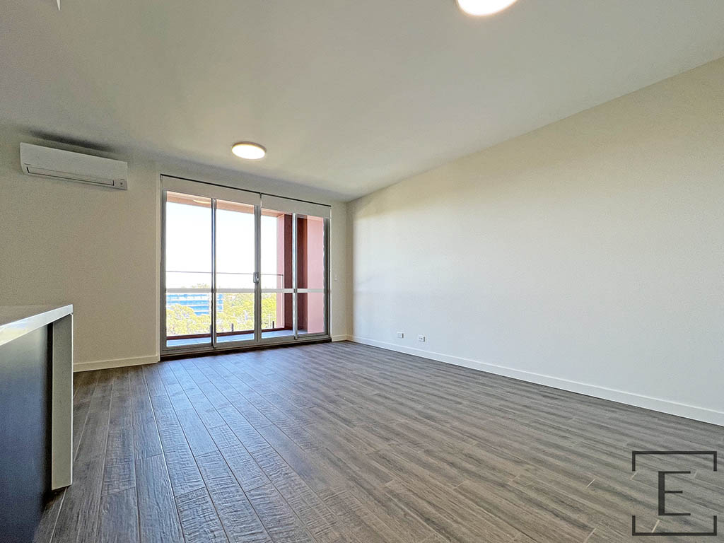 31 / 22-26 Coronation Parade, Enfield