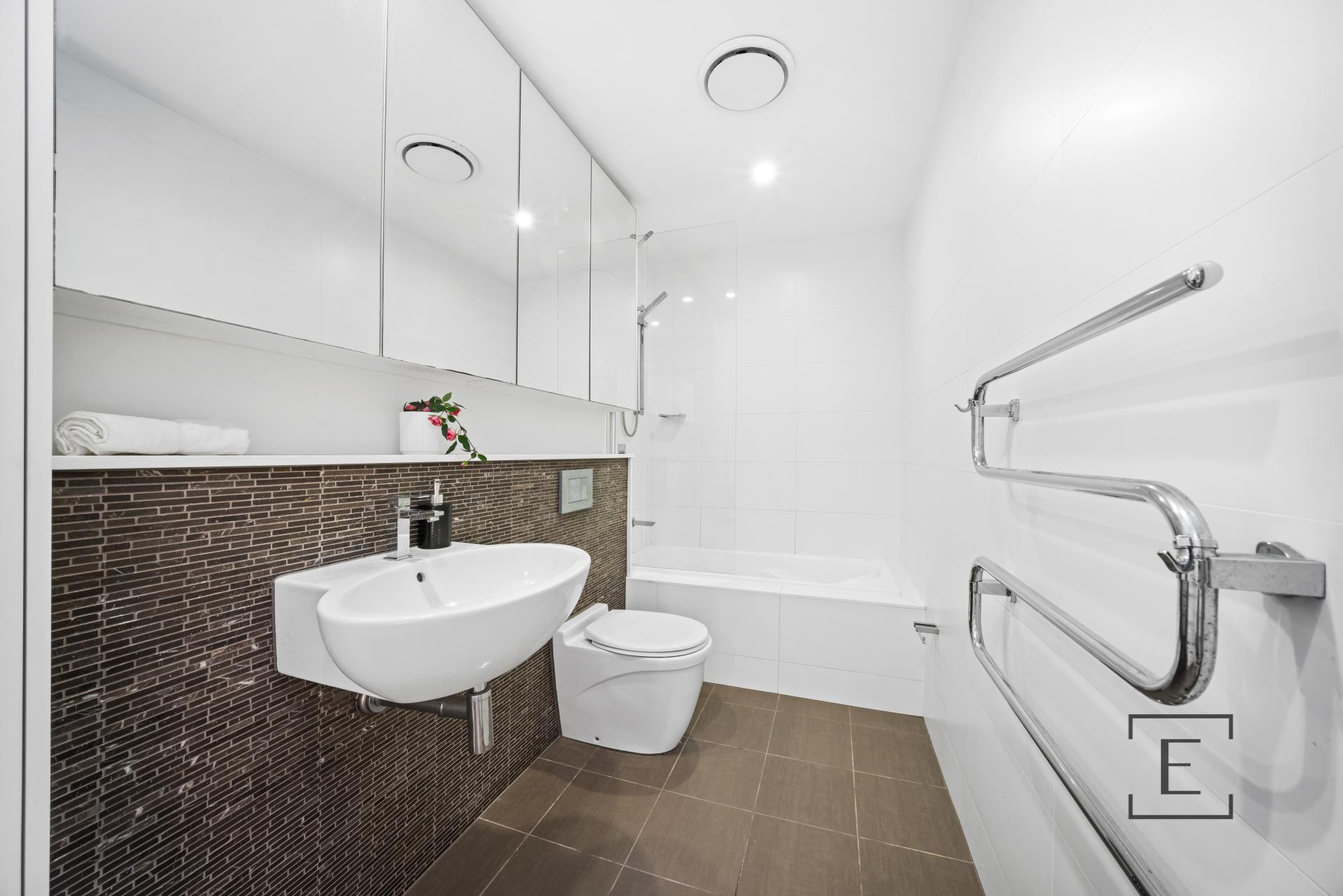 96 / 54A Blackwall Point Road, Chiswick