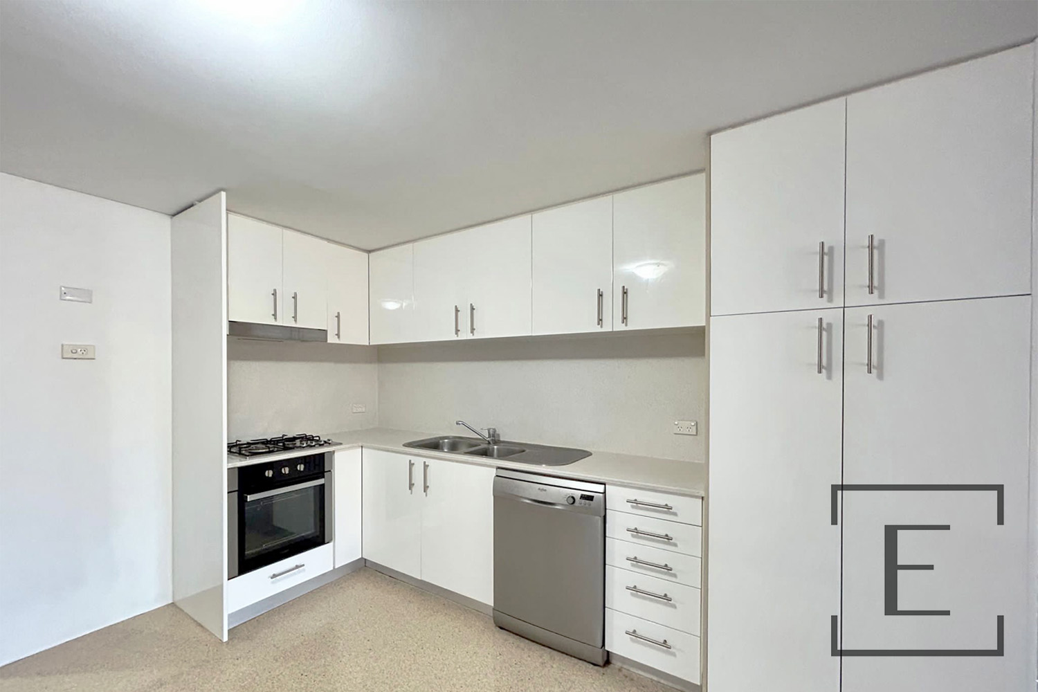 213E / 138 Carillon Avenue, Newtown