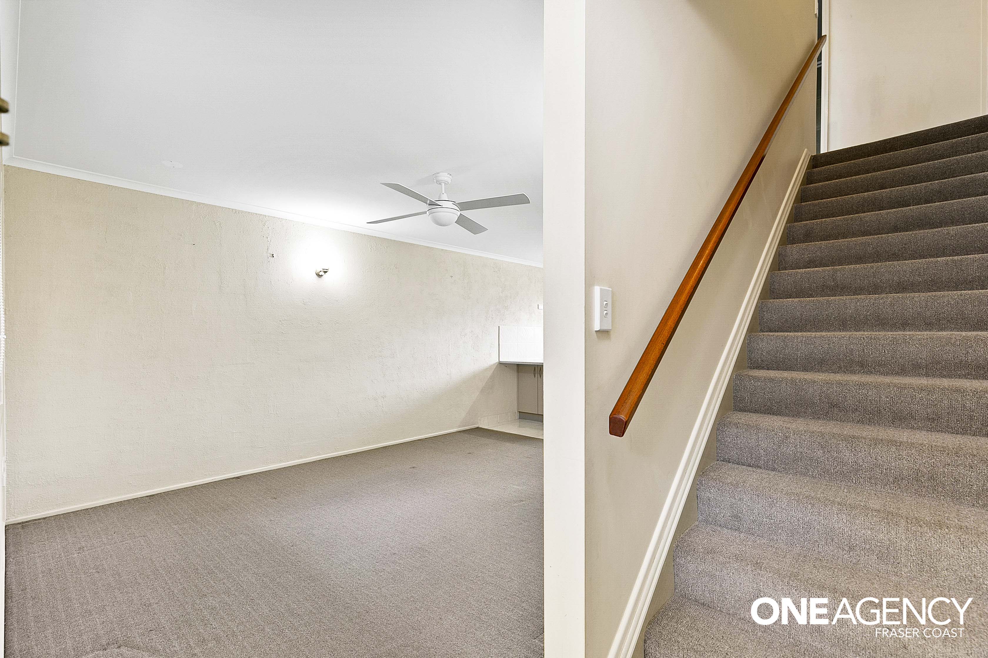 3 / 3 King Street, Urangan
