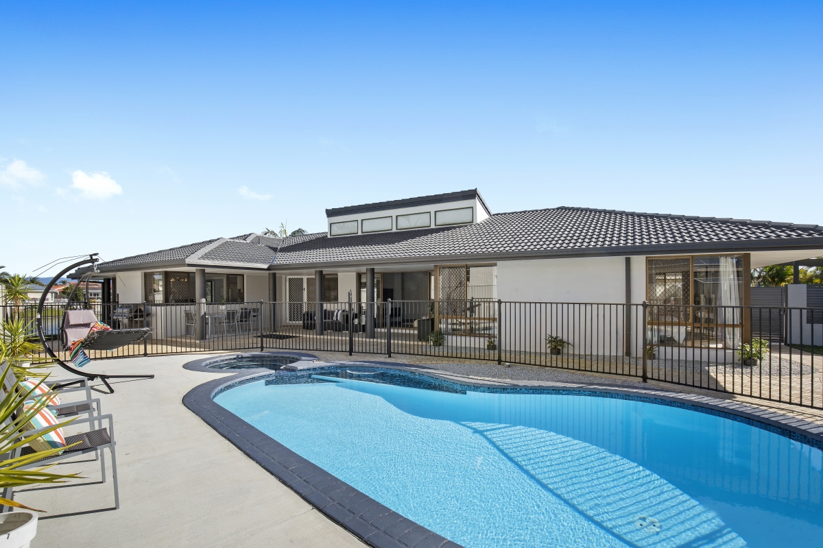 4 Darnay Road, Broadbeach Waters