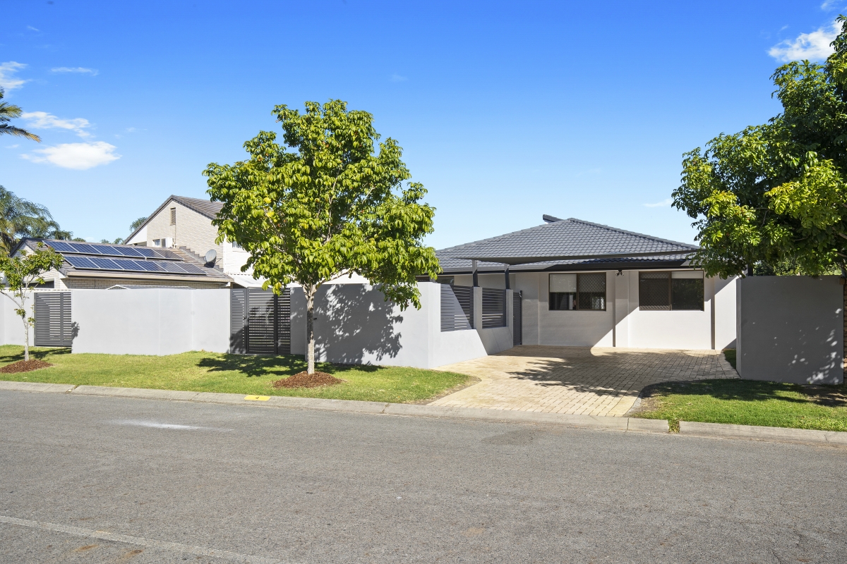 4 Darnay Road, Broadbeach Waters