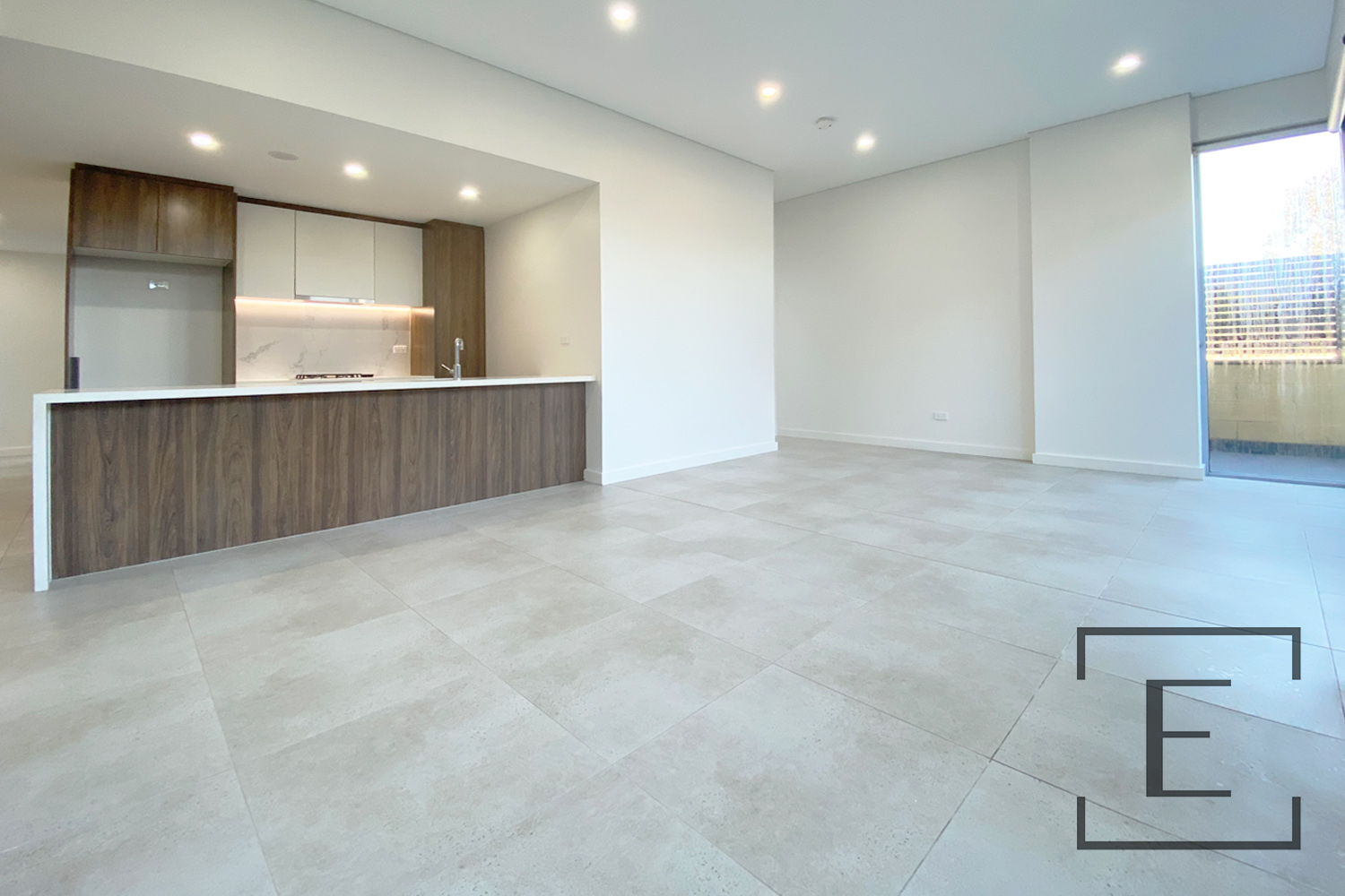 AG01 / 98 Lakeside Parade, Jordan Springs