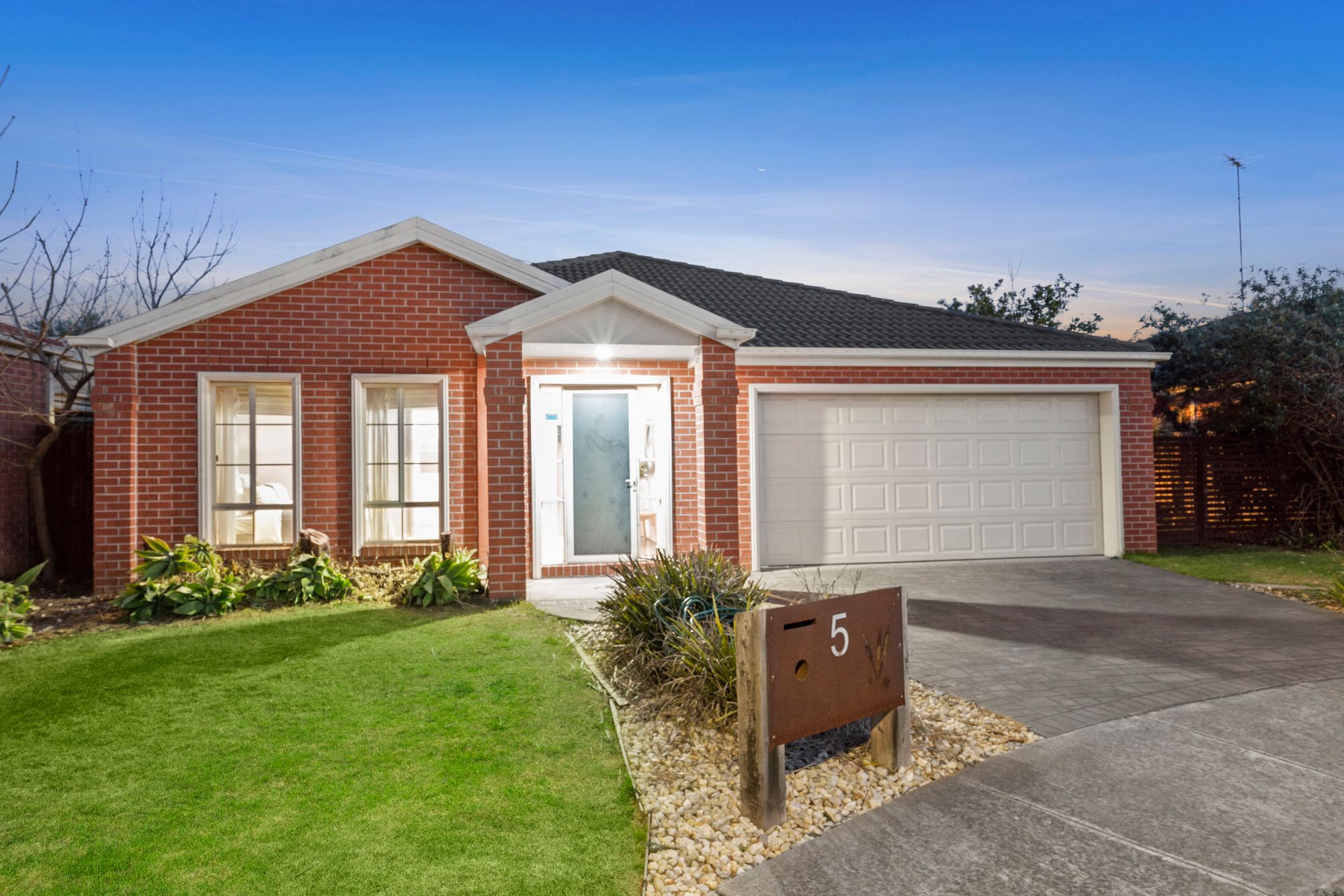 Listing image for 5 Hyndford Court, GROVEDALE  VIC  3216