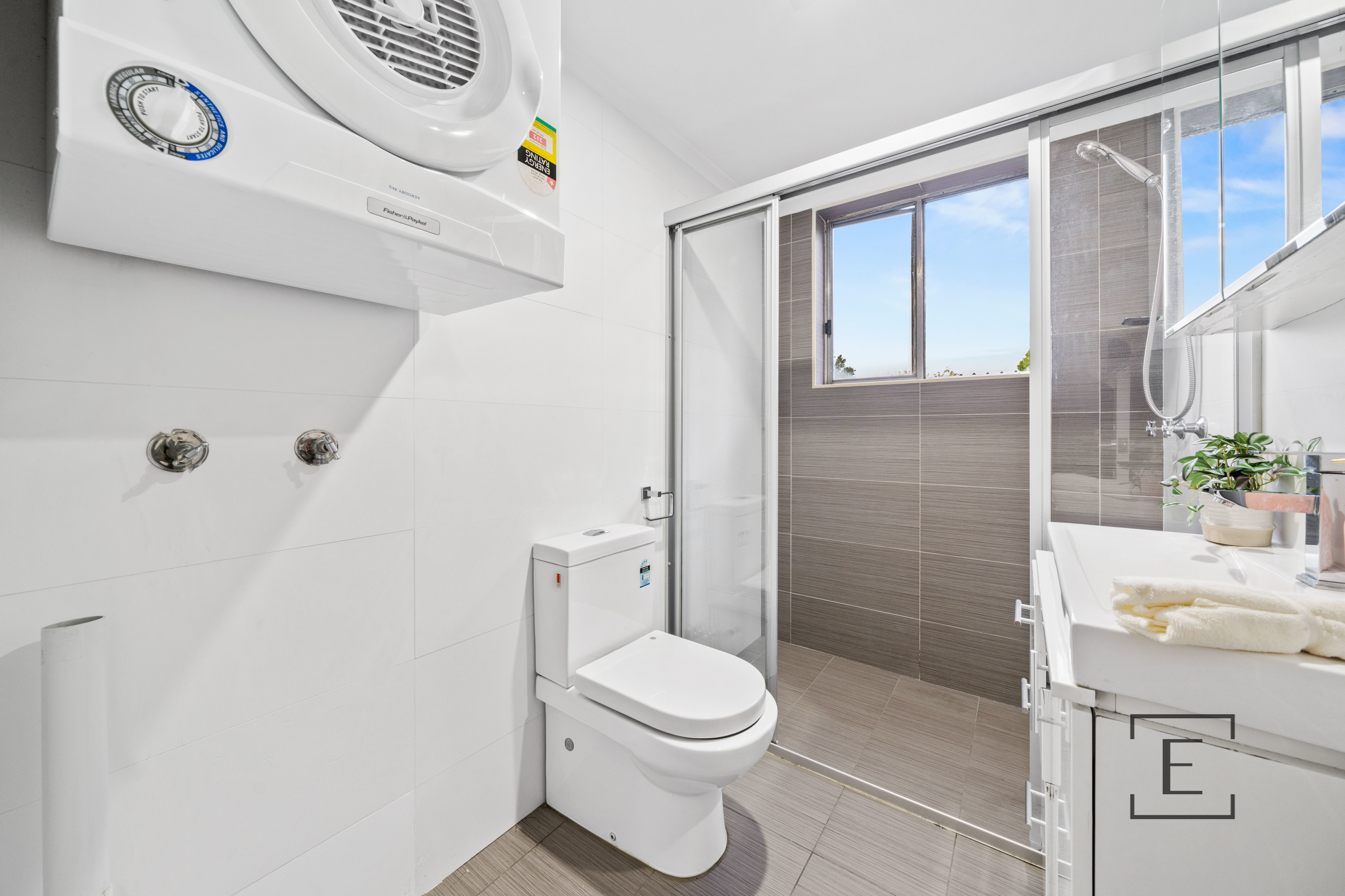 3 / 2 Exeter Road, Homebush West