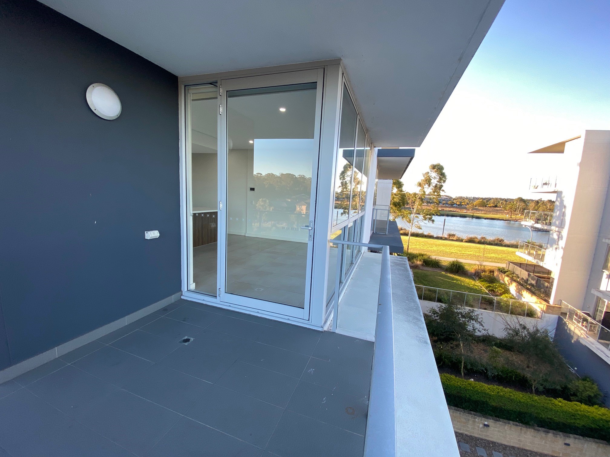 a306 / 98 Lakeside Parade, Jordan Springs