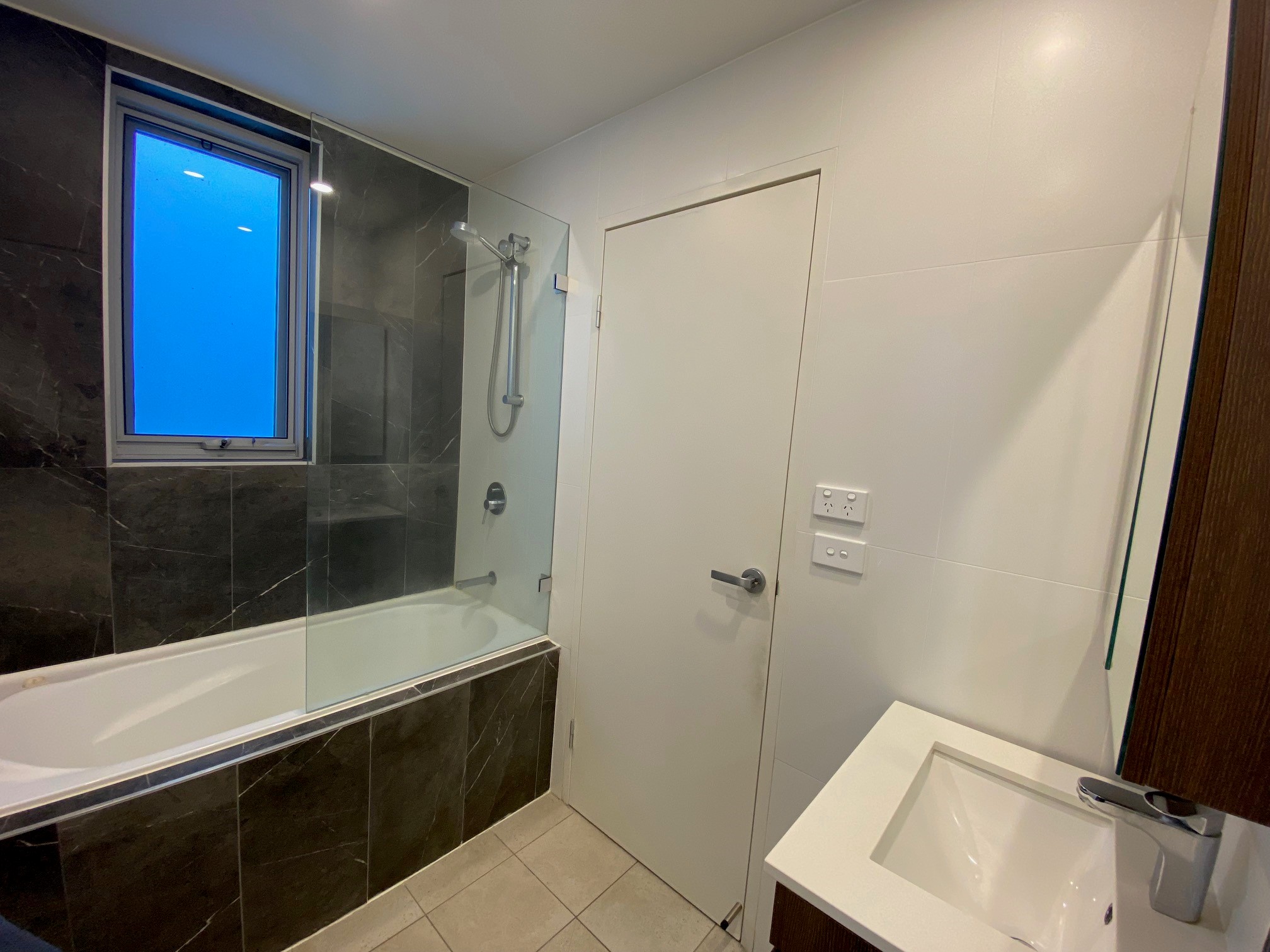 a306 / 98 Lakeside Parade, Jordan Springs