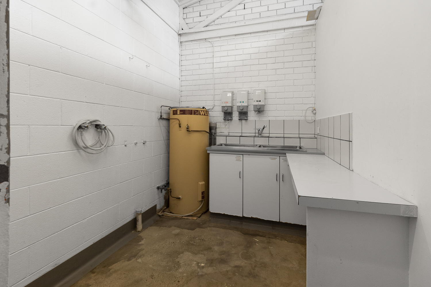 Shop 2 & 3 / 2 Prossers Forest Road, Ravenswood