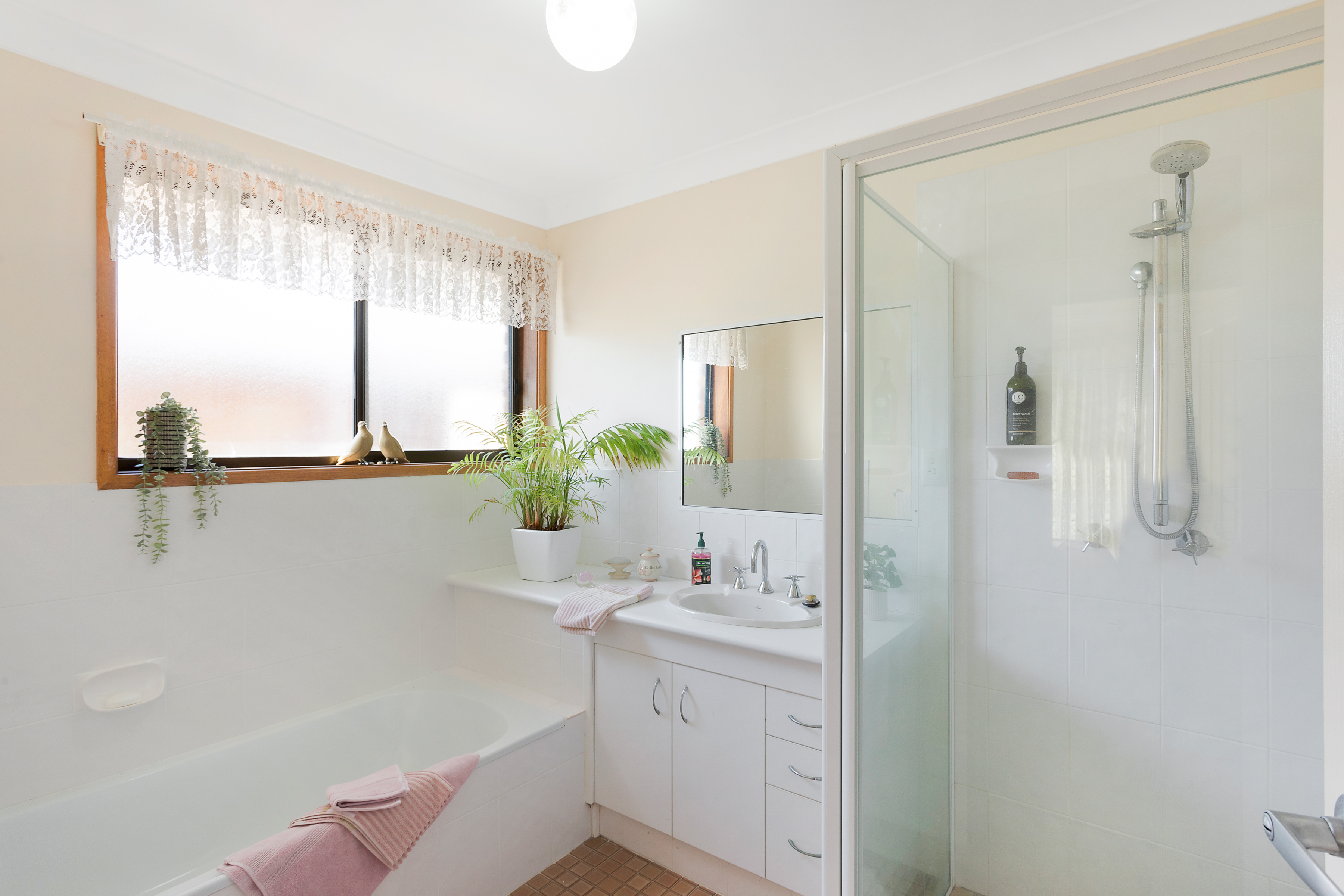 20 Sunset Boulevard, Kianga