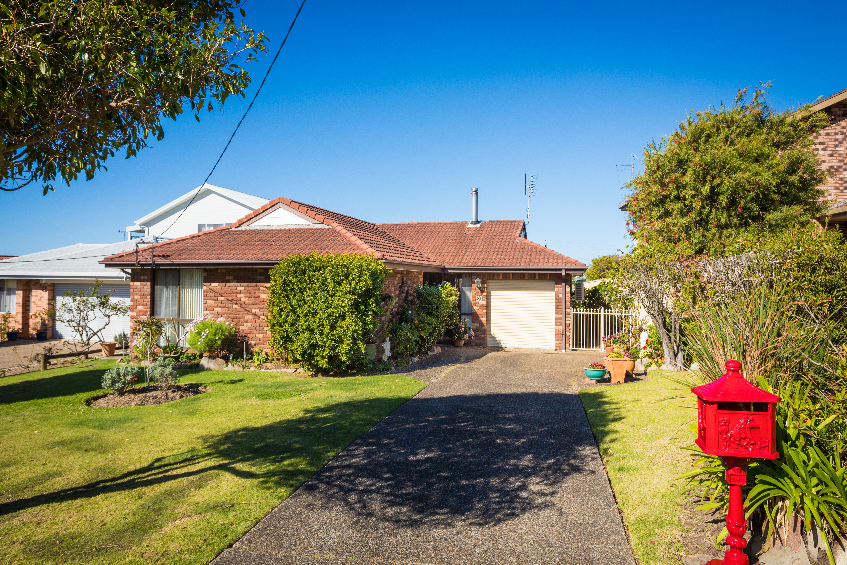 20 Sunset Boulevard, Kianga