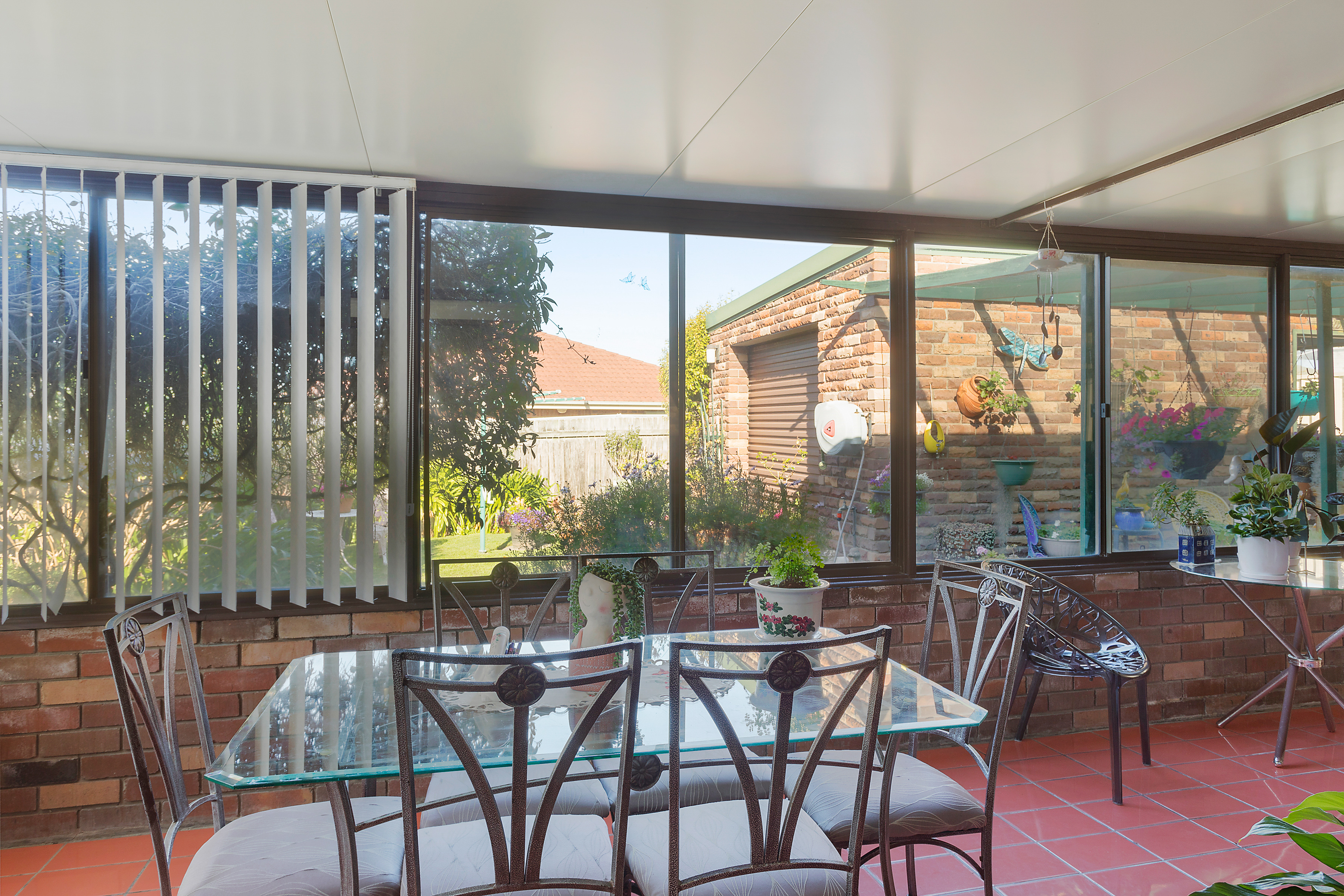 20 Sunset Boulevard, Kianga