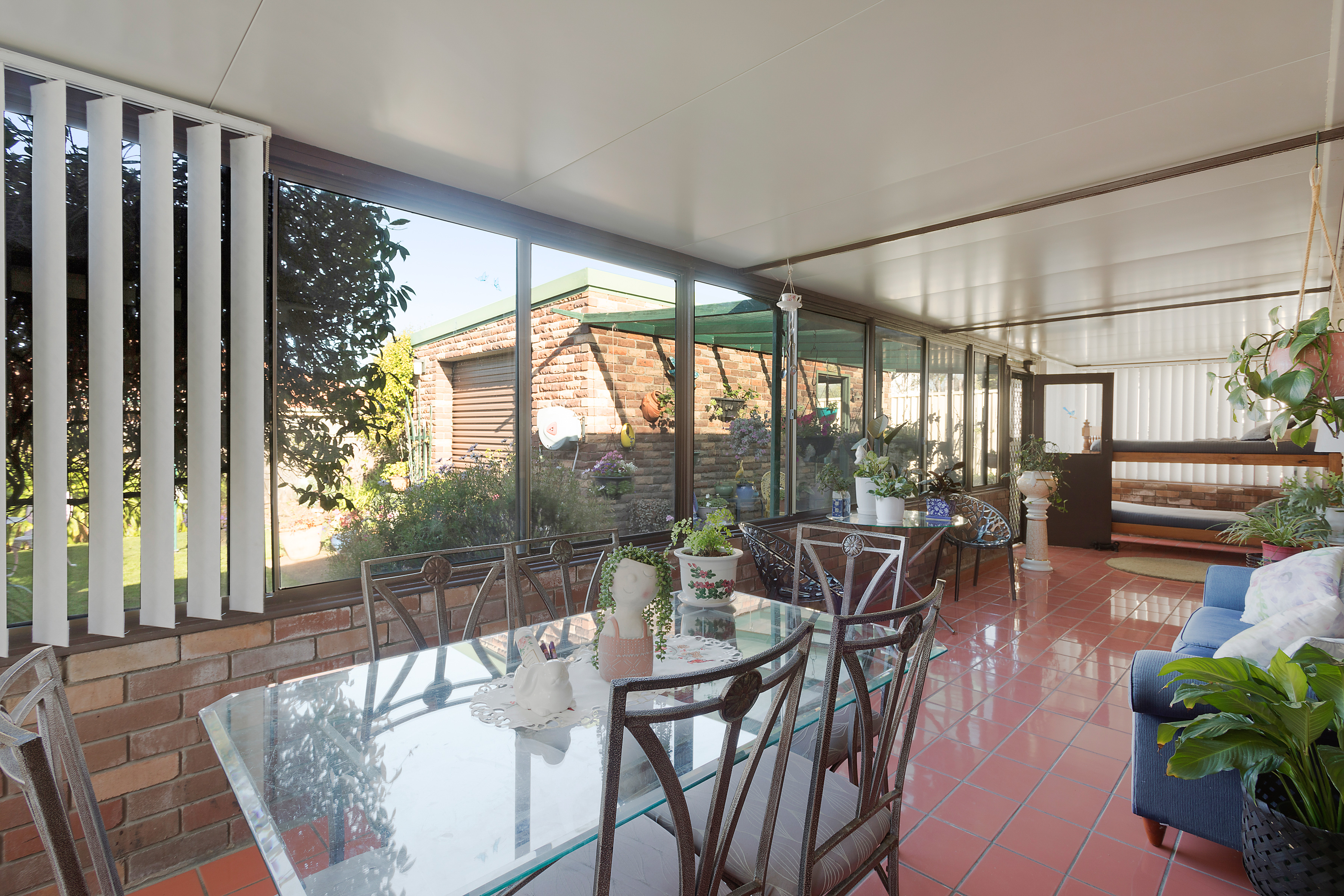 20 Sunset Boulevard, Kianga