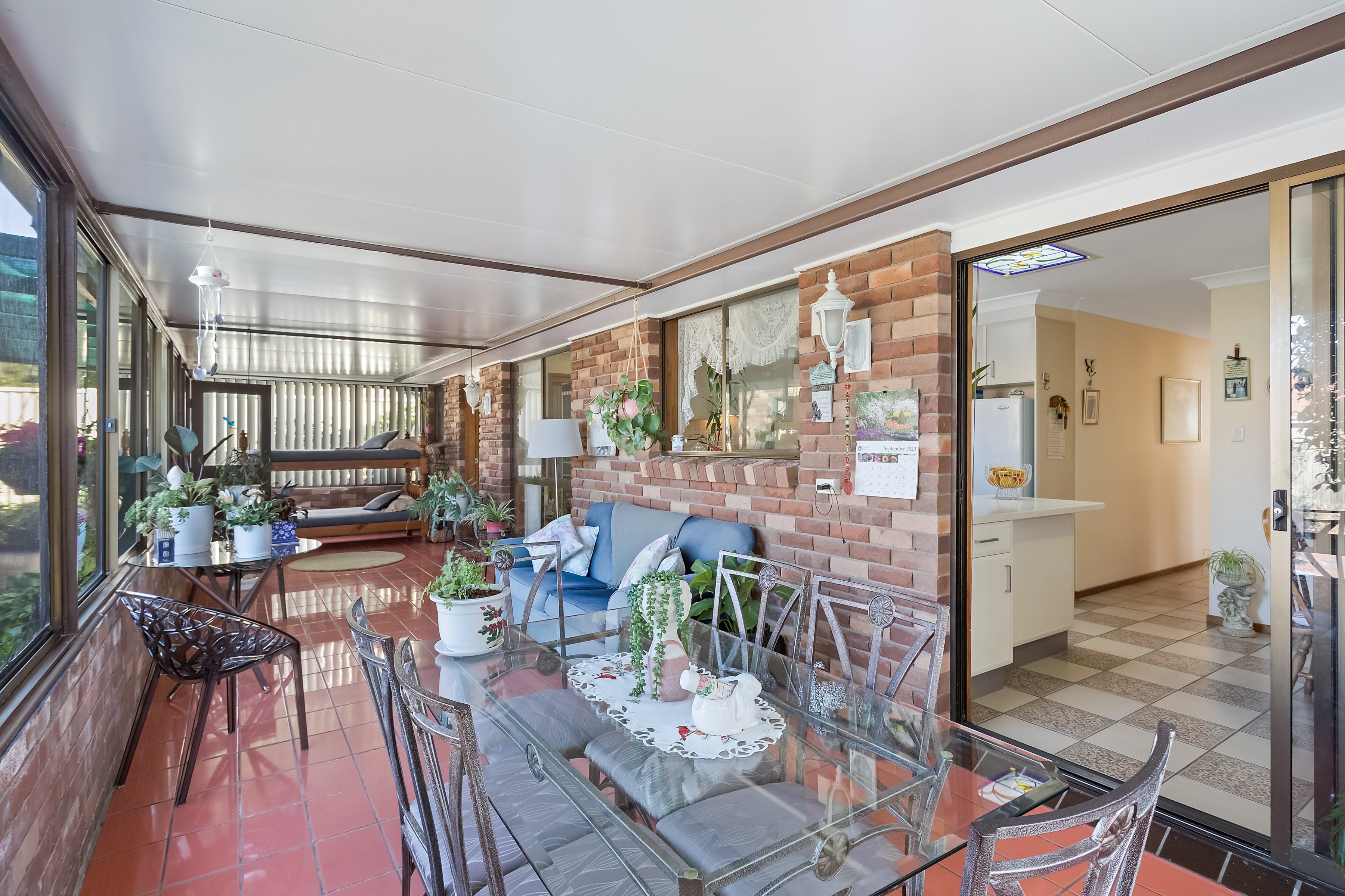 20 Sunset Boulevard, Kianga