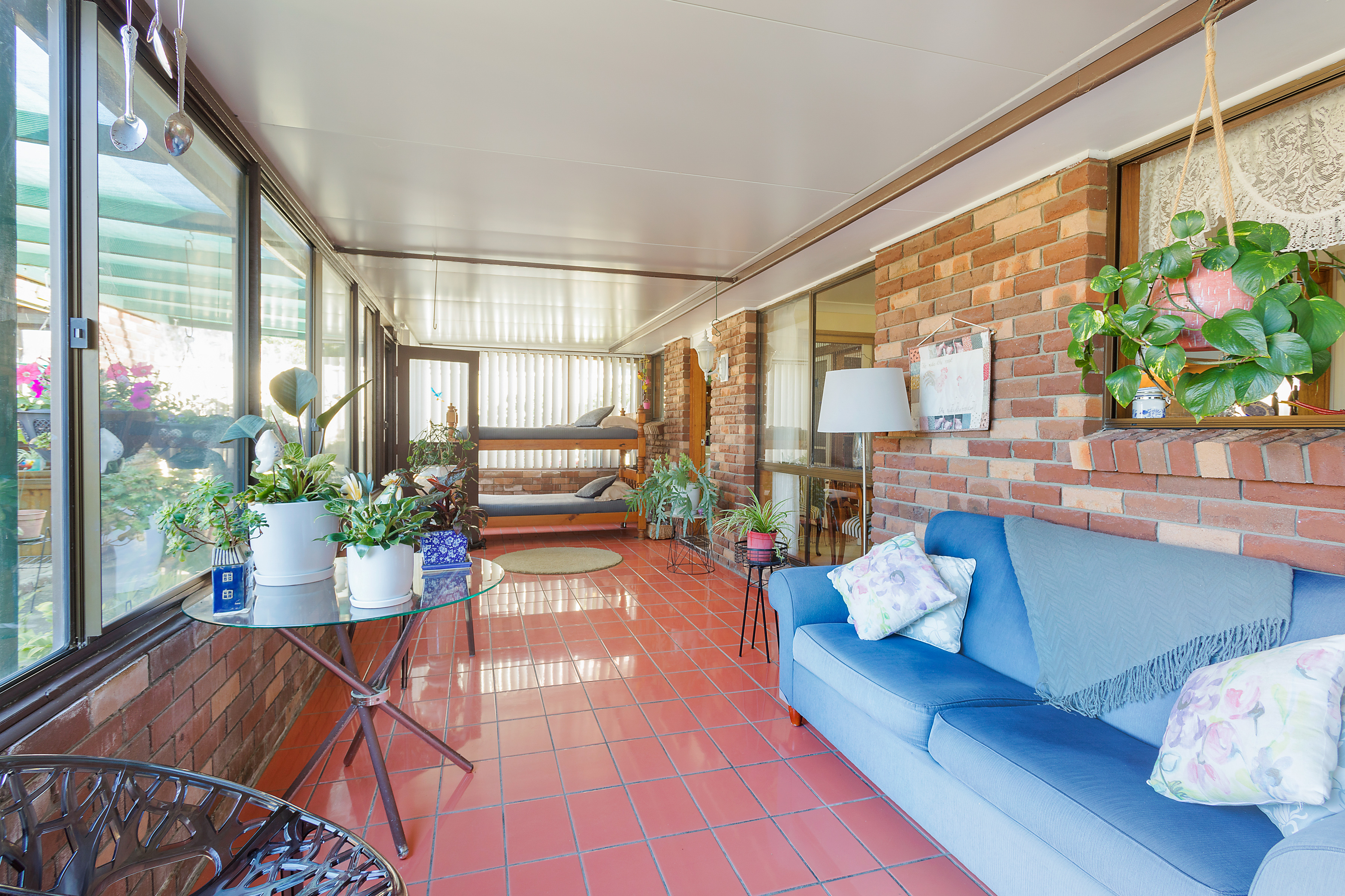 20 Sunset Boulevard, Kianga