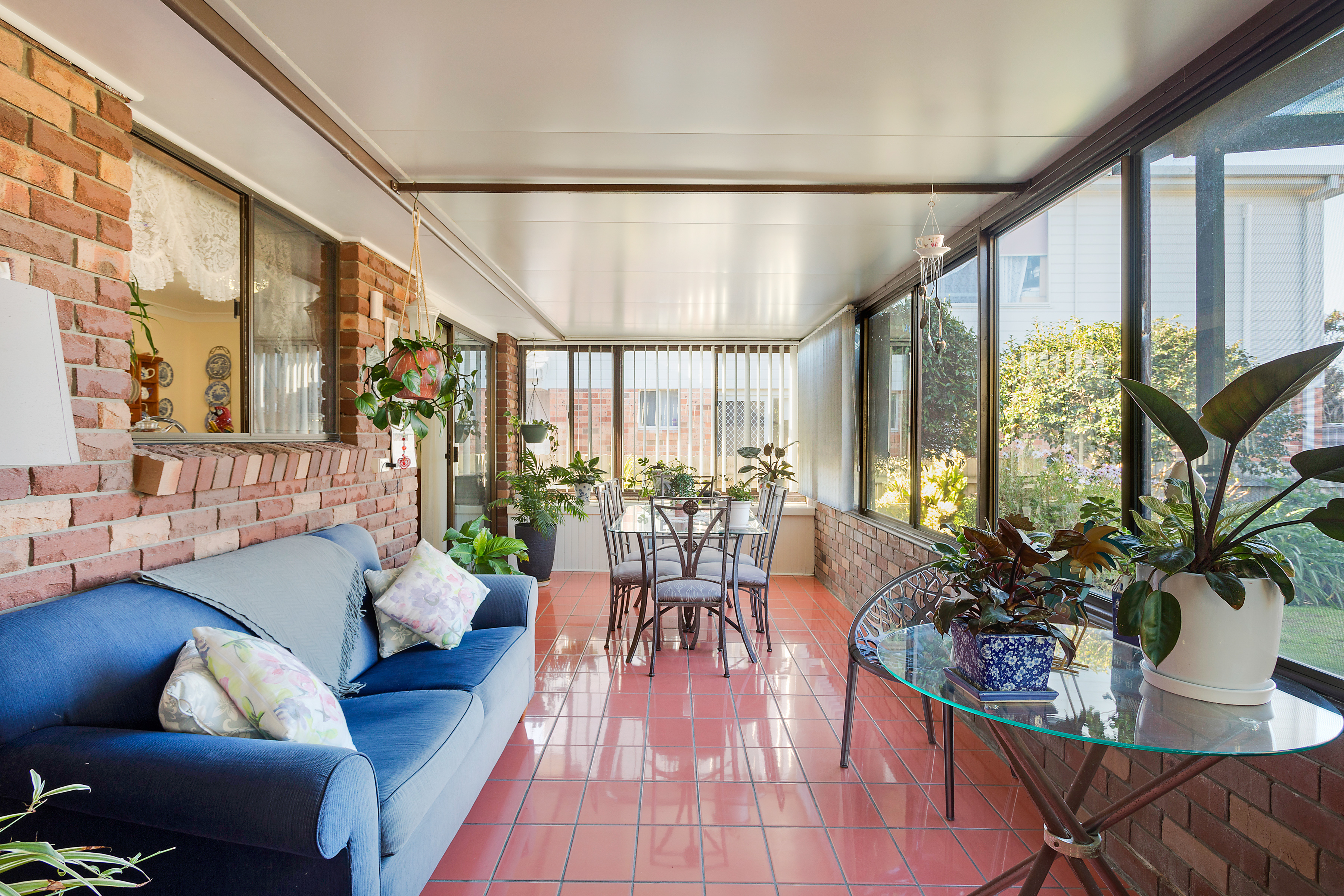 20 Sunset Boulevard, Kianga