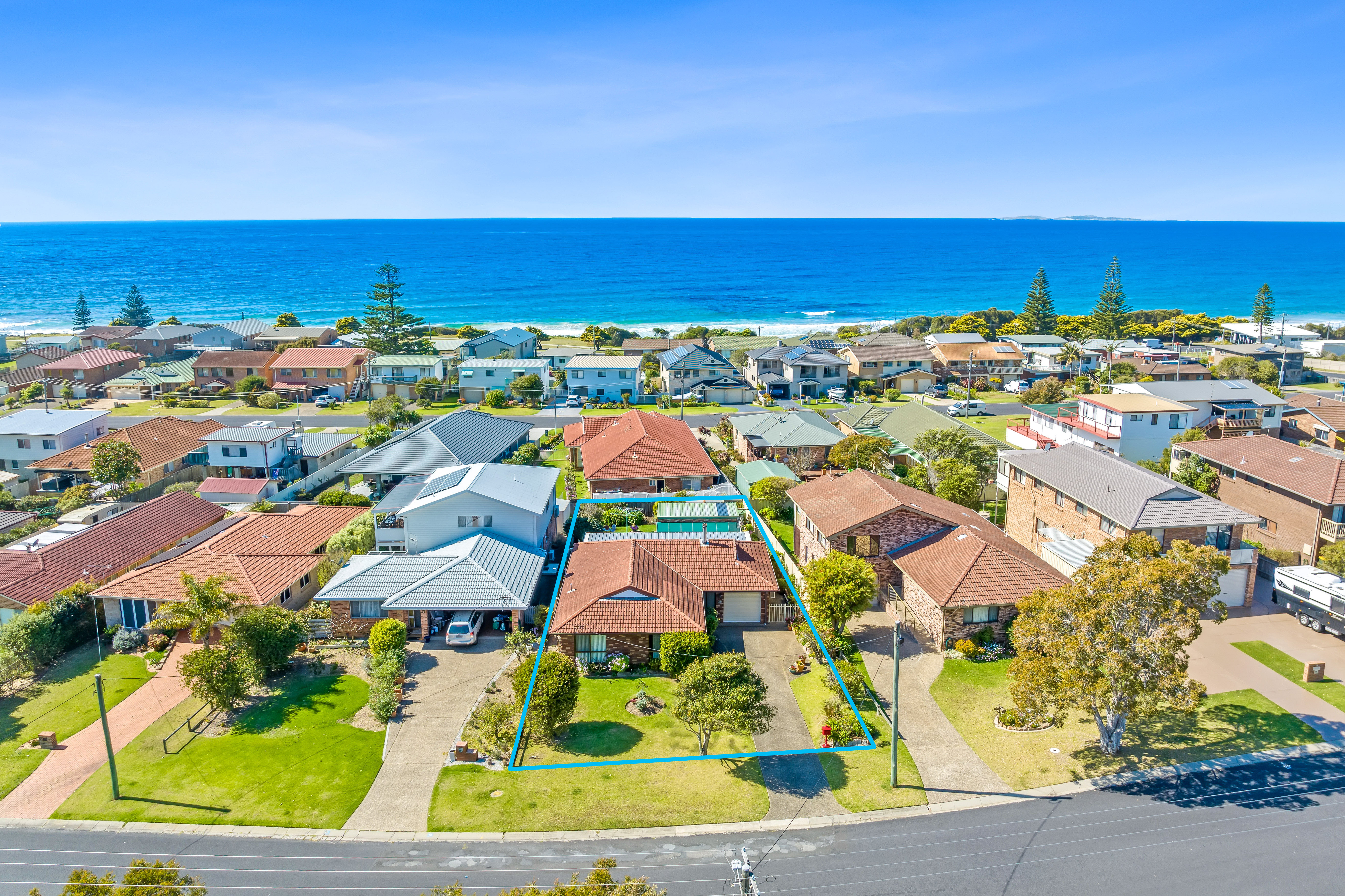 20 Sunset Boulevard, Kianga