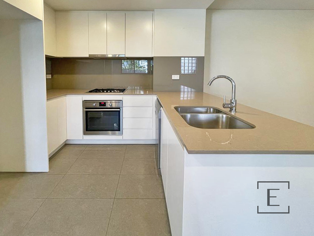 3 / 51 Loftus Crescent, Homebush