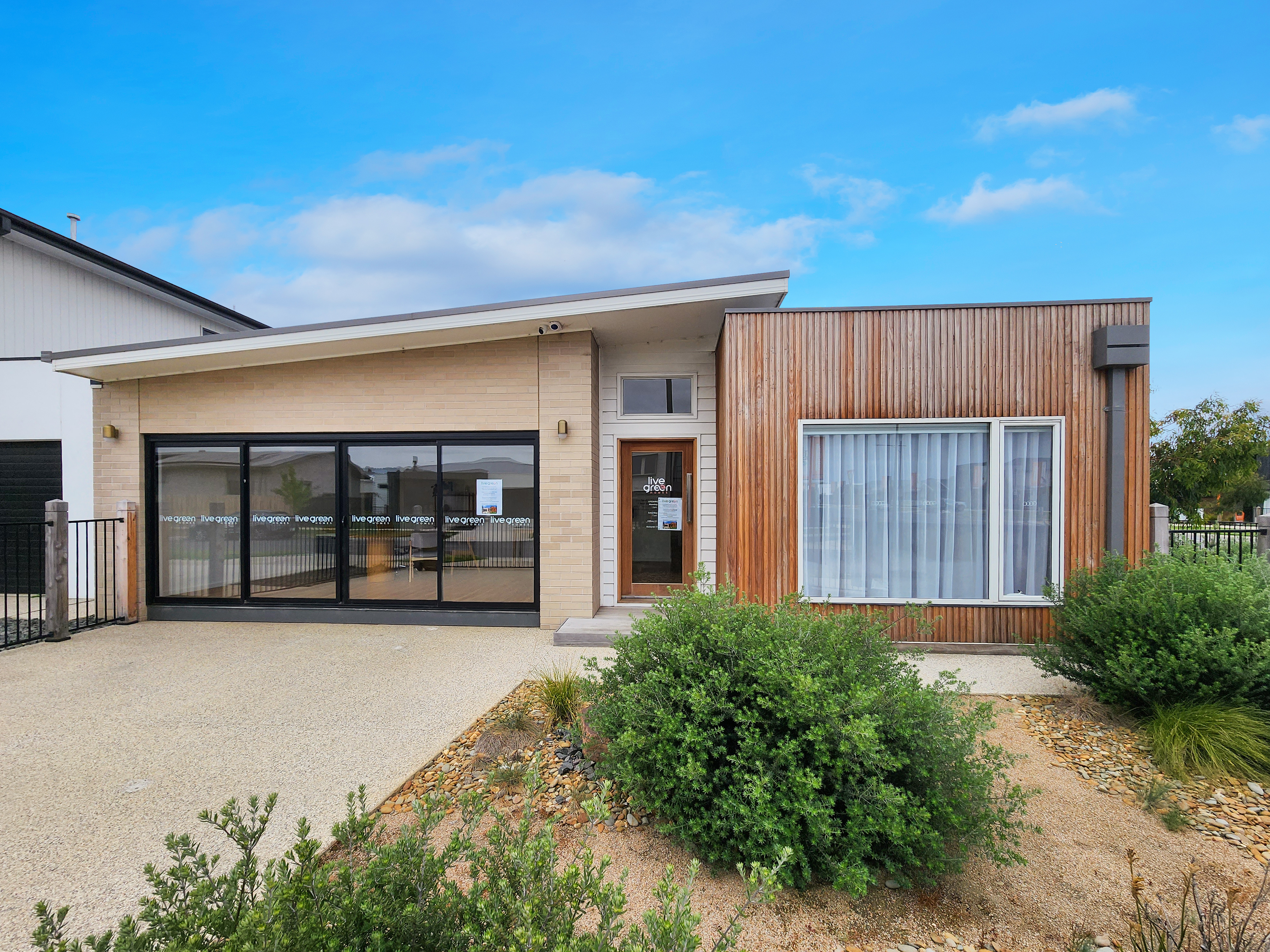 2 Freedom Drive, MOUNT DUNEED