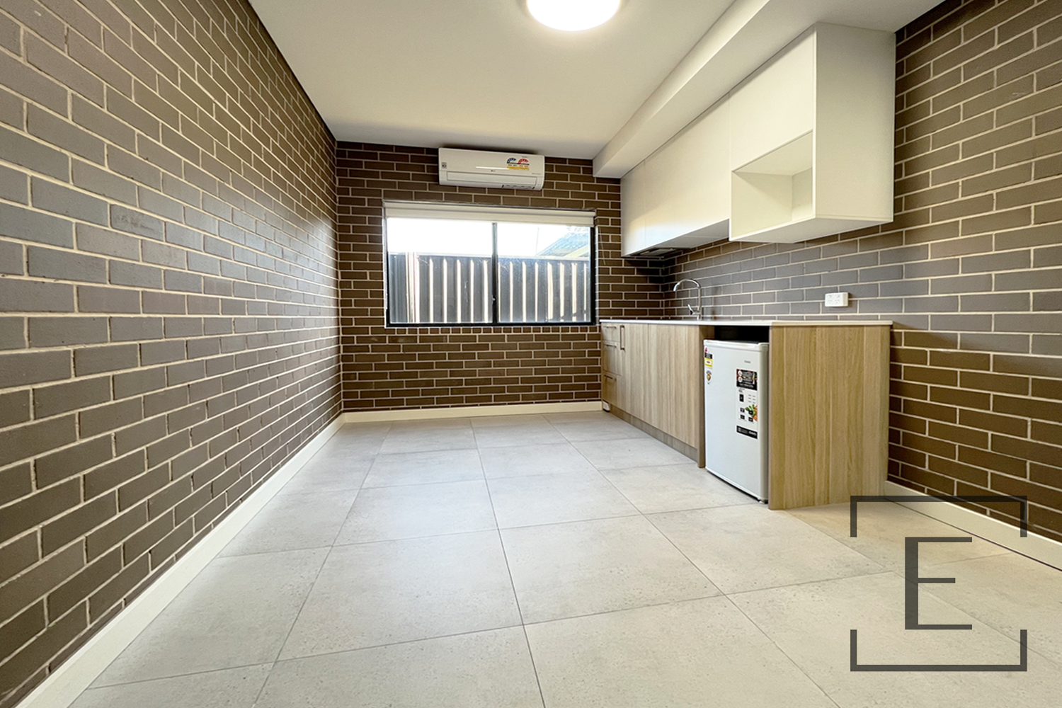 4 Rippon Avenue, Dundas