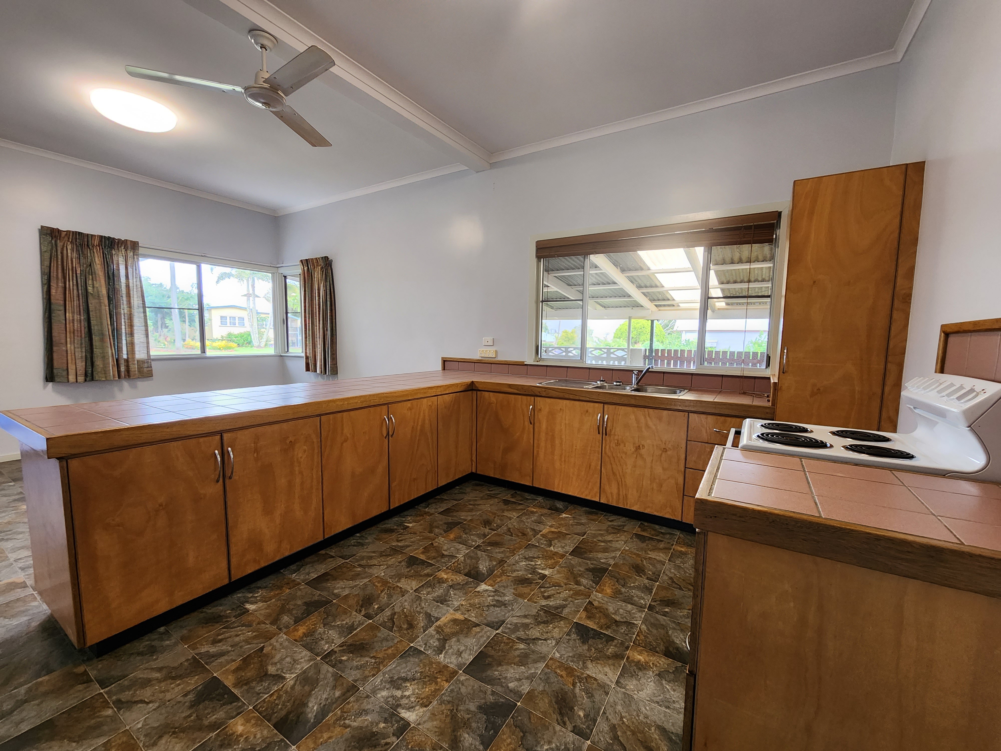 12 Gray Street, Atherton