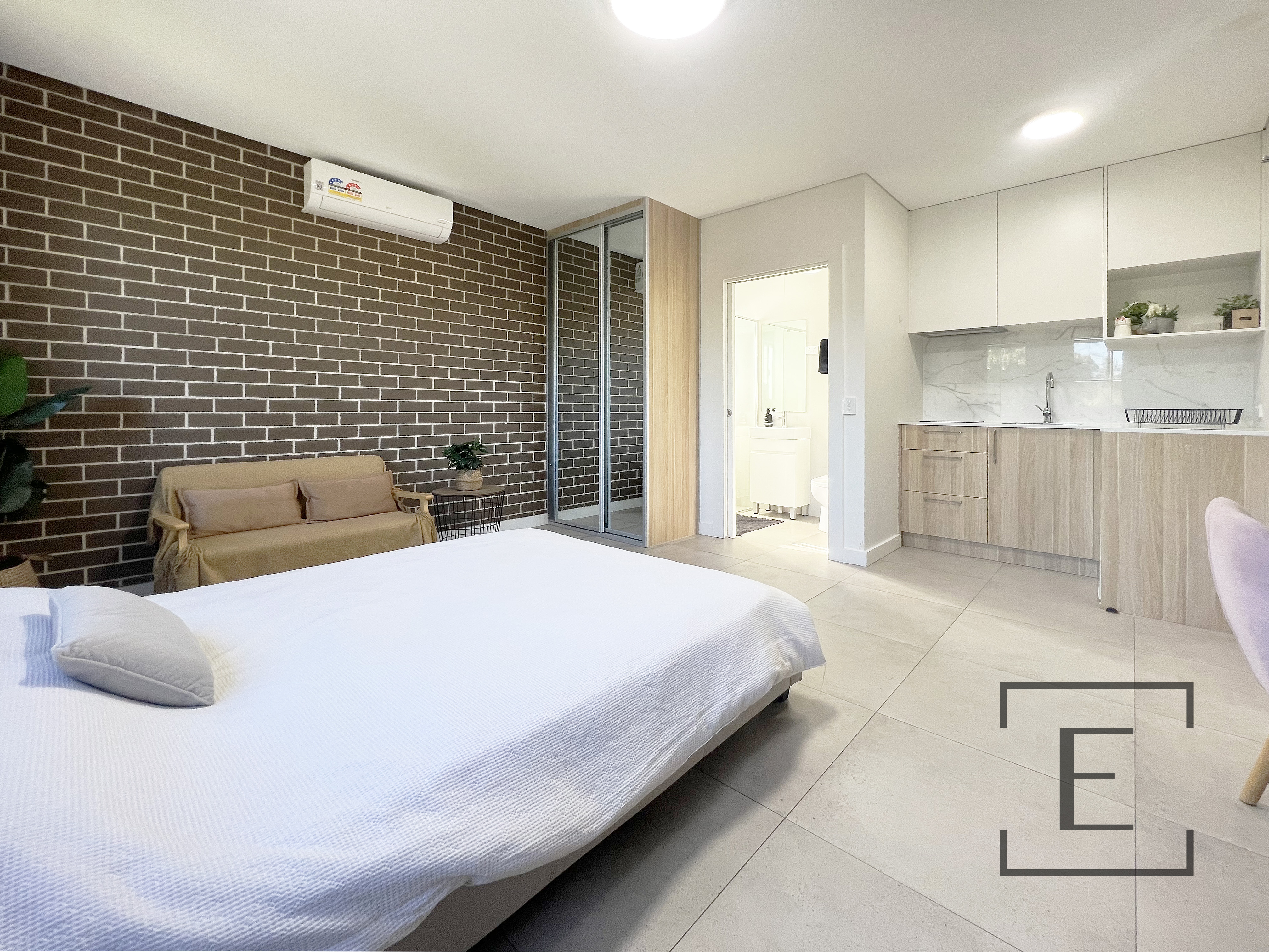 4 Rippon Avenue, Dundas