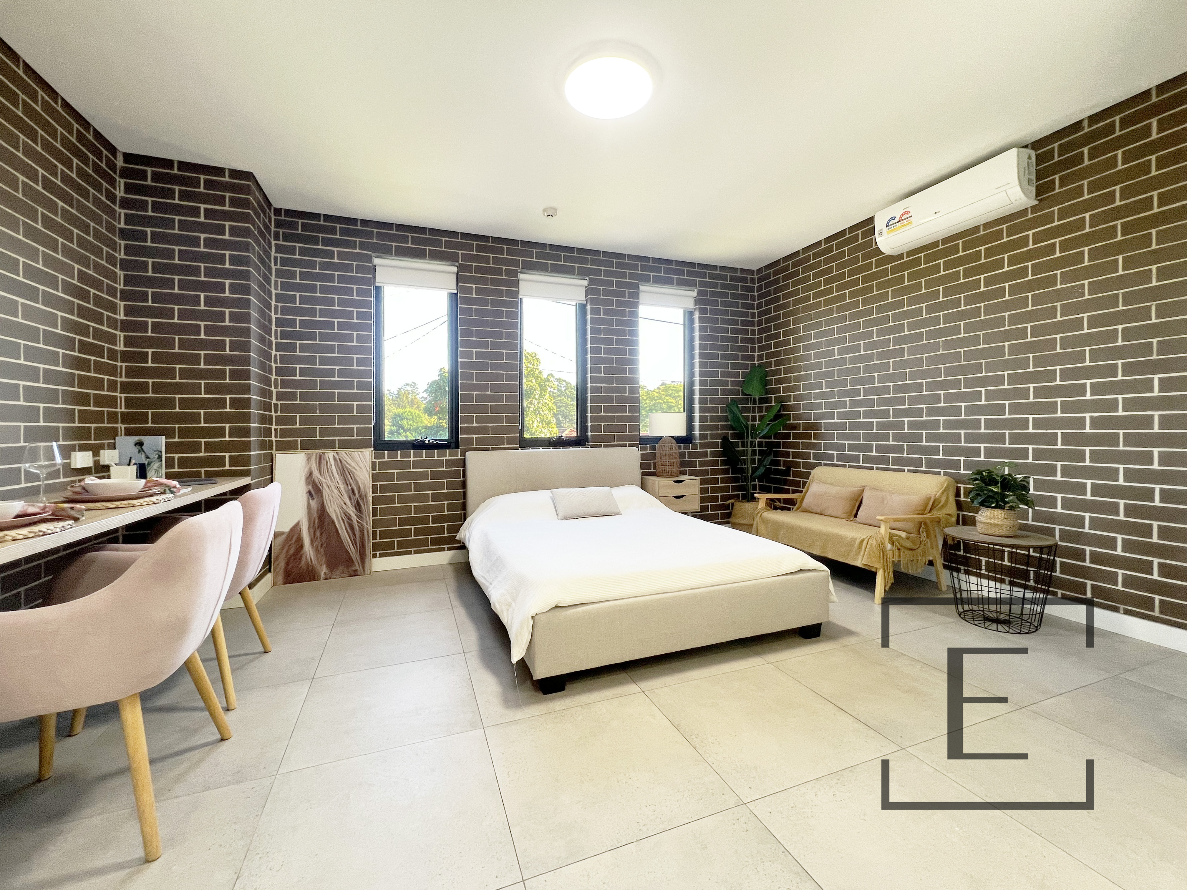 4 Rippon Avenue, Dundas