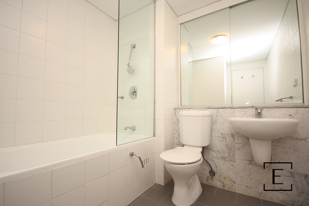 212E / 138 Carillon Avenue, Newtown